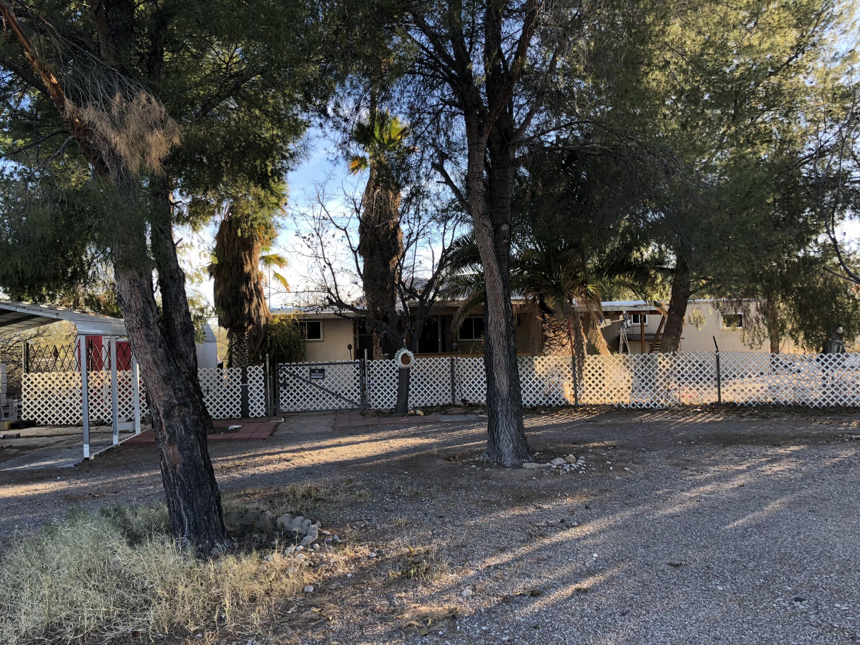 Charming and affrodable. Granite counter tops, new cabinets, stainless steal dishwash, fridge included. Laundry room, 2 additinal den/offices. Like wood florring in bedrooms, security screens through out. Front and Back porch with coverage. Gazebo in back yard with 2 storage units. Property on 1.25 acres, all usable land, with moutnain views, including sunrise and sunset. RV parking avaialble. Horse property.