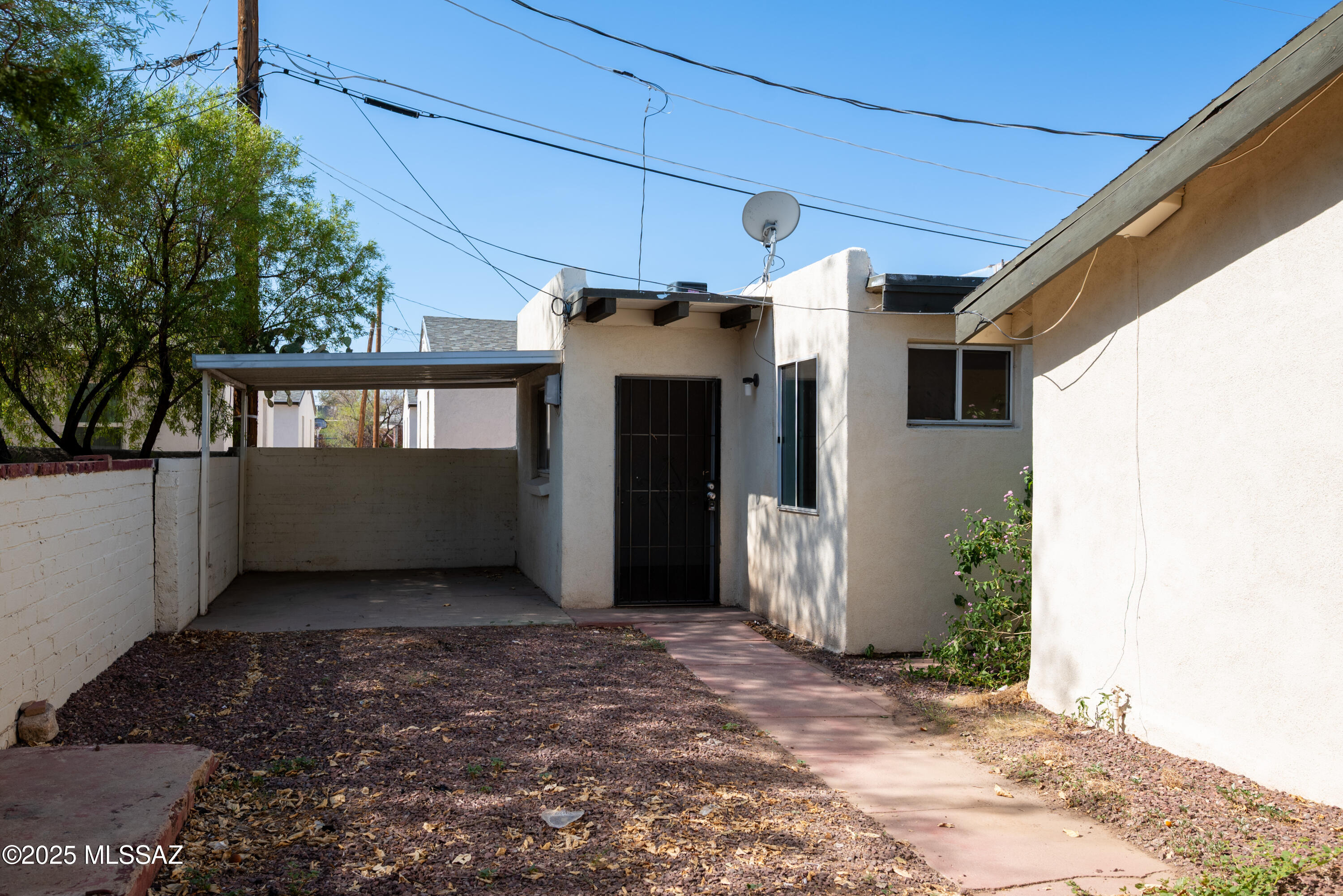 Charming 2 bedroom, 1 bath rental in Central Tucson. Washer and dryer are shared and included. 1 yr lease. Rent $975/month, Security deposit $975. Water is included in the rent, tenant is responsible for electric and gas. Application $50/adult. $300 Non-refundable Cleaning. Pets must be approved $250 Refundable Pet Deposit AND $50/pet monthly rent.