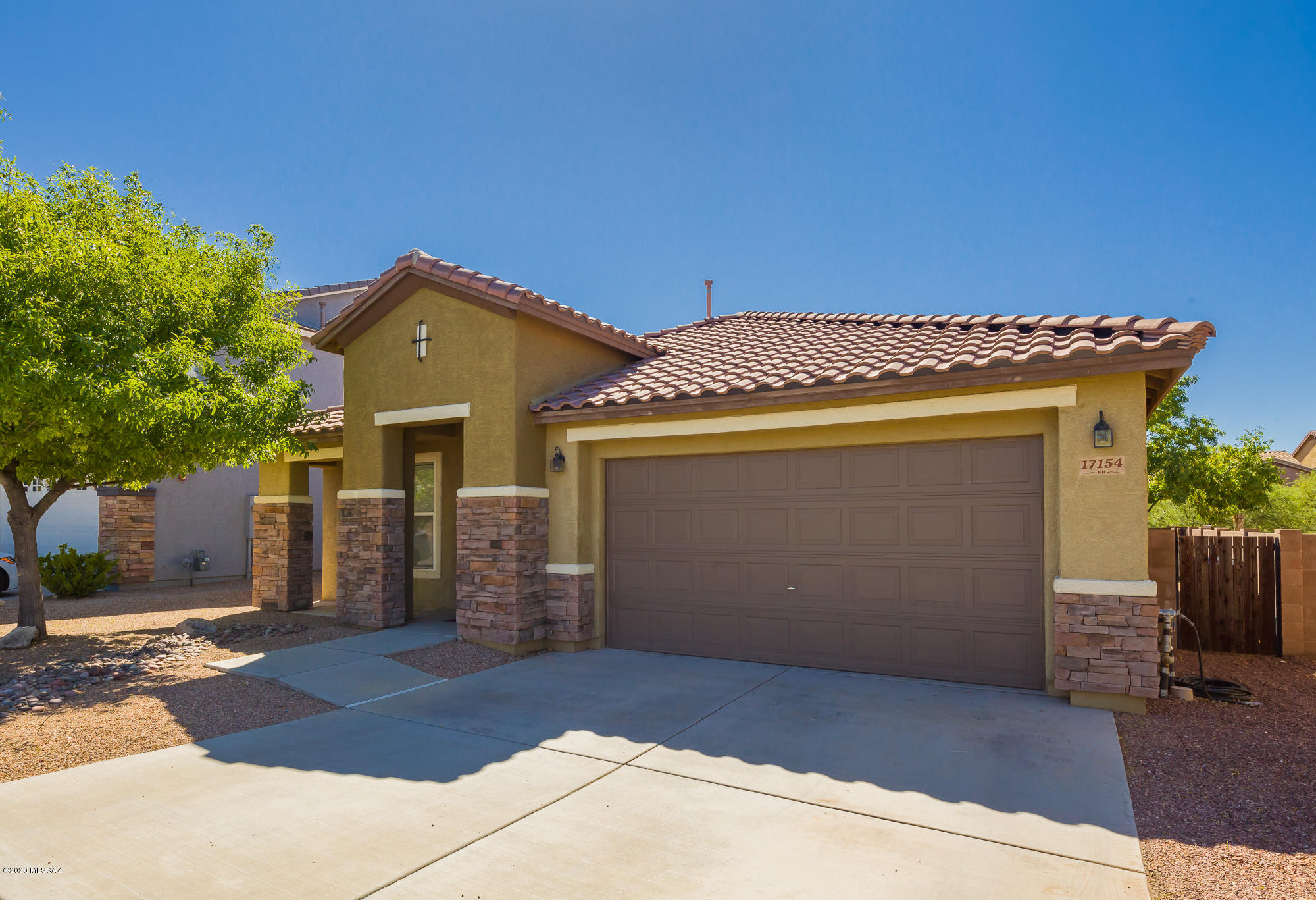 Beautifully updated 3 bedroom/2 bathroom home in Vail School District. Rich engineered wood laminate flooring in kitchen and both living areas, unique open floor plan with neutral two-tone paint, and faux wood blinds. Kitchen features espresso cabinets, extra large food pantry, granite counter tops, and stainless steel appliances. Both bathrooms feature stagger set tile, dual sinks, cultured marble counters. Master bath features separate shower/tub. Both extra large bedrooms have walk-in closets. AHS Home Warranty provided to buyers at closing. Amazing pride of ownership in this house, and pictures don't do it justice, you have to see it in person. This is better than new and is move-in ready today!!