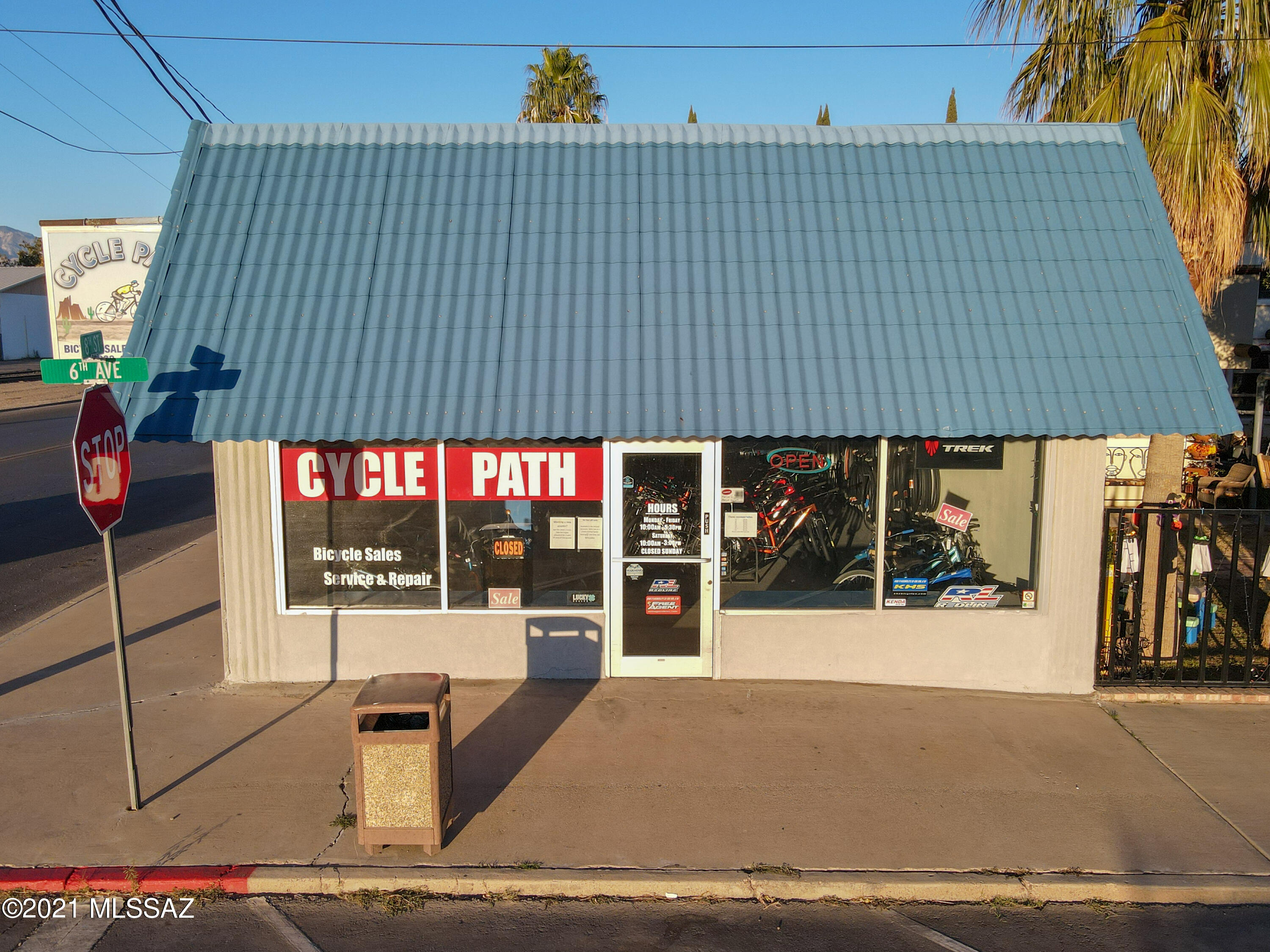 Main image without alt text