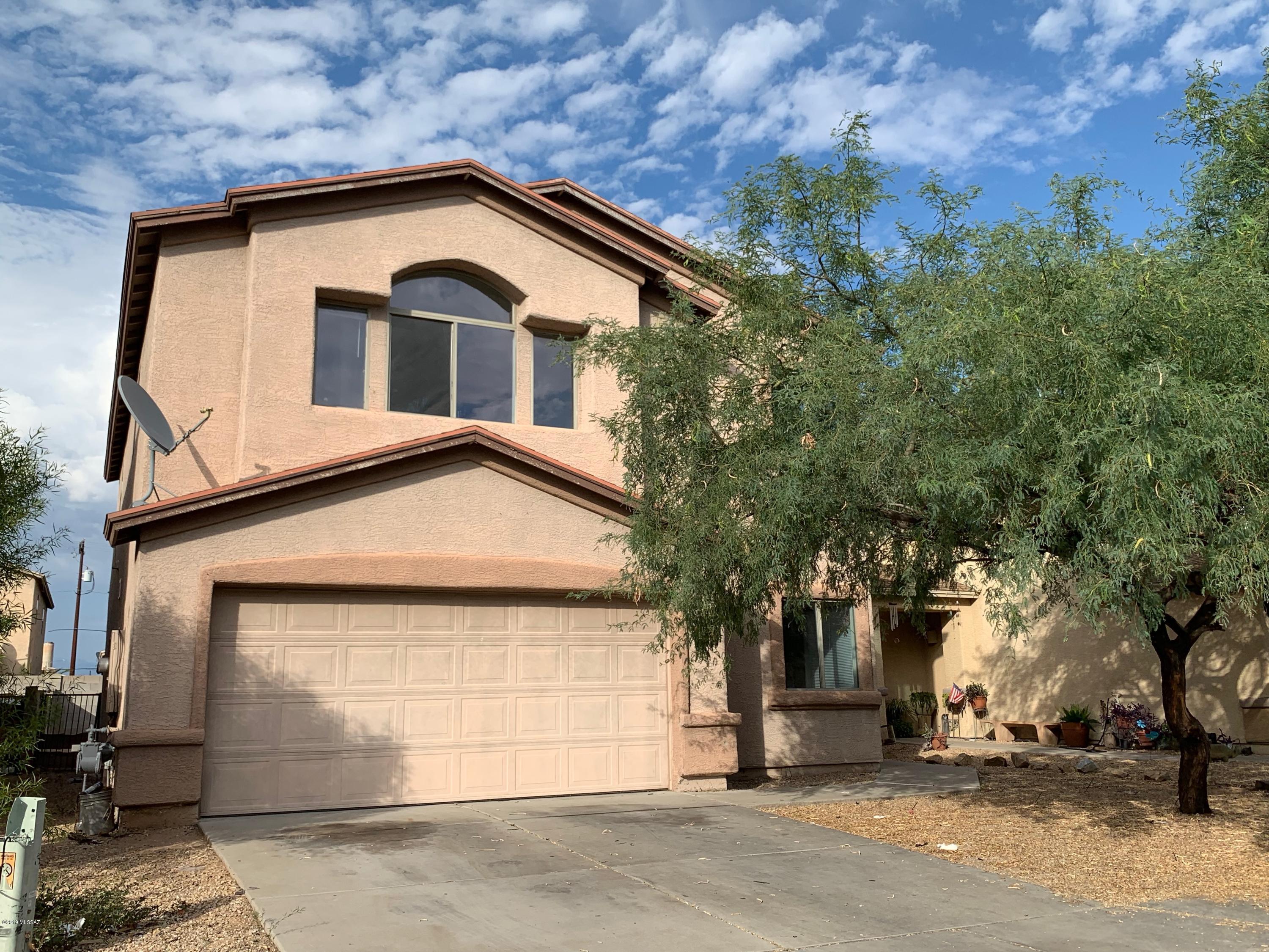 Large 4 bedroom, 3 bath fixer upper home.  Sold AS IS.  Convenient location, close to schools, shopping, transportation/I-10.