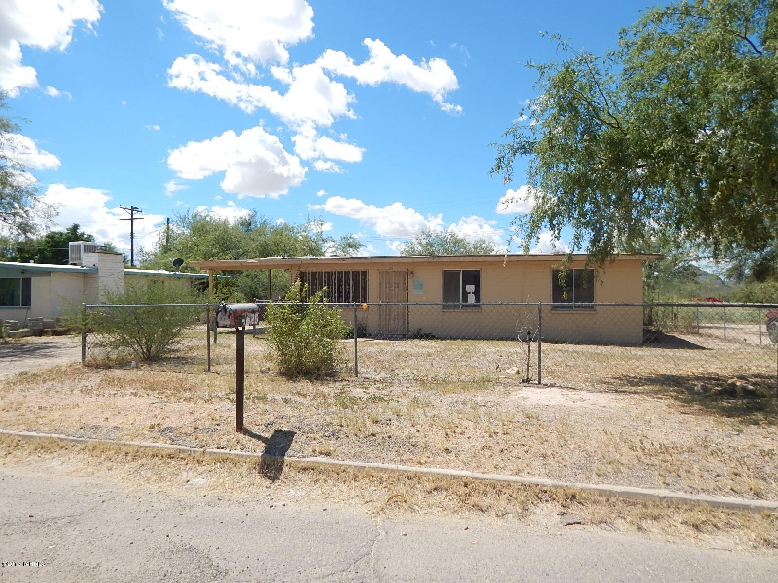 With 932 sq ft of living space this home has 3 bedrooms, 1 bathroom, carport, & large backyard with covered patio great for entertaining. Located close to I-19, shopping, restaurants, schools, bus lines and much more!