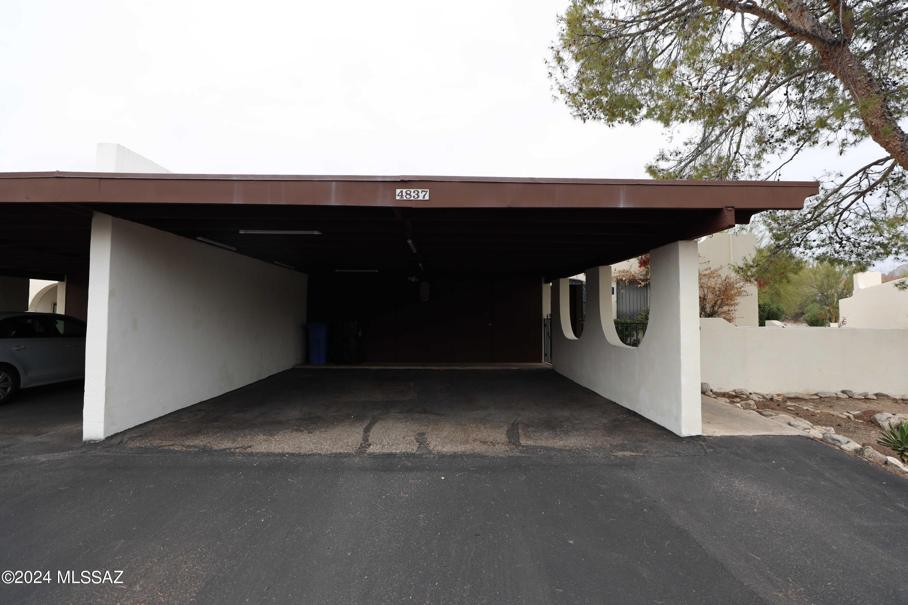 Via Entrada Townhouses - Residential