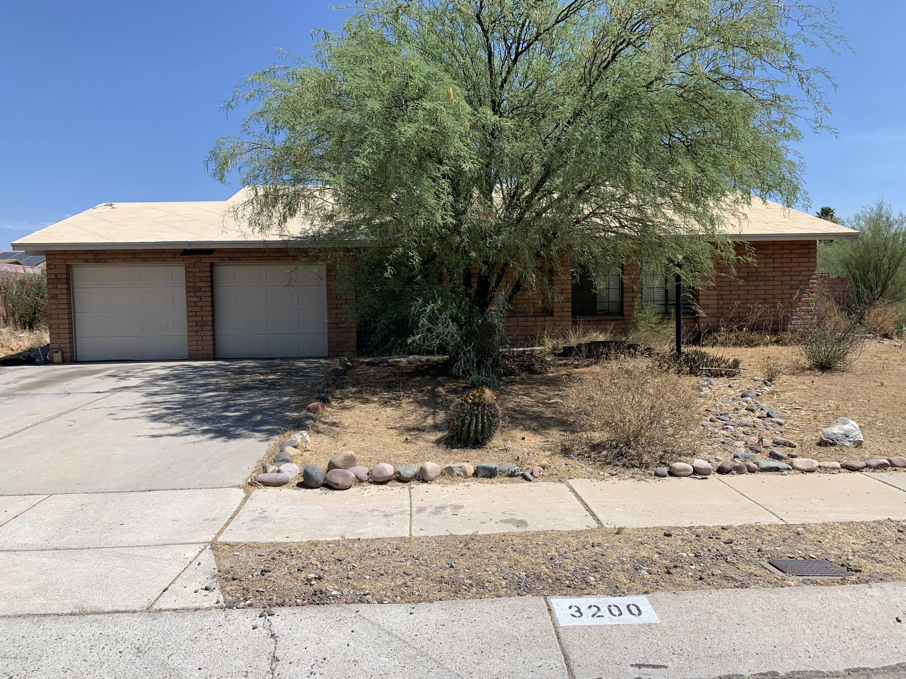 Solid slump block home on large private  residential lot. Good bones, but needs a moderate amount of work. Dual pane windows. Newer 6-panel interior doors. Pot lights in living room. Ceiling fans in family room and master bedroom. Convenient NW location close to shopping, schools, parks, I-10 freeway, hospital. Easy access to U of A, Pima CC, downtown, airport area. No HOA.
