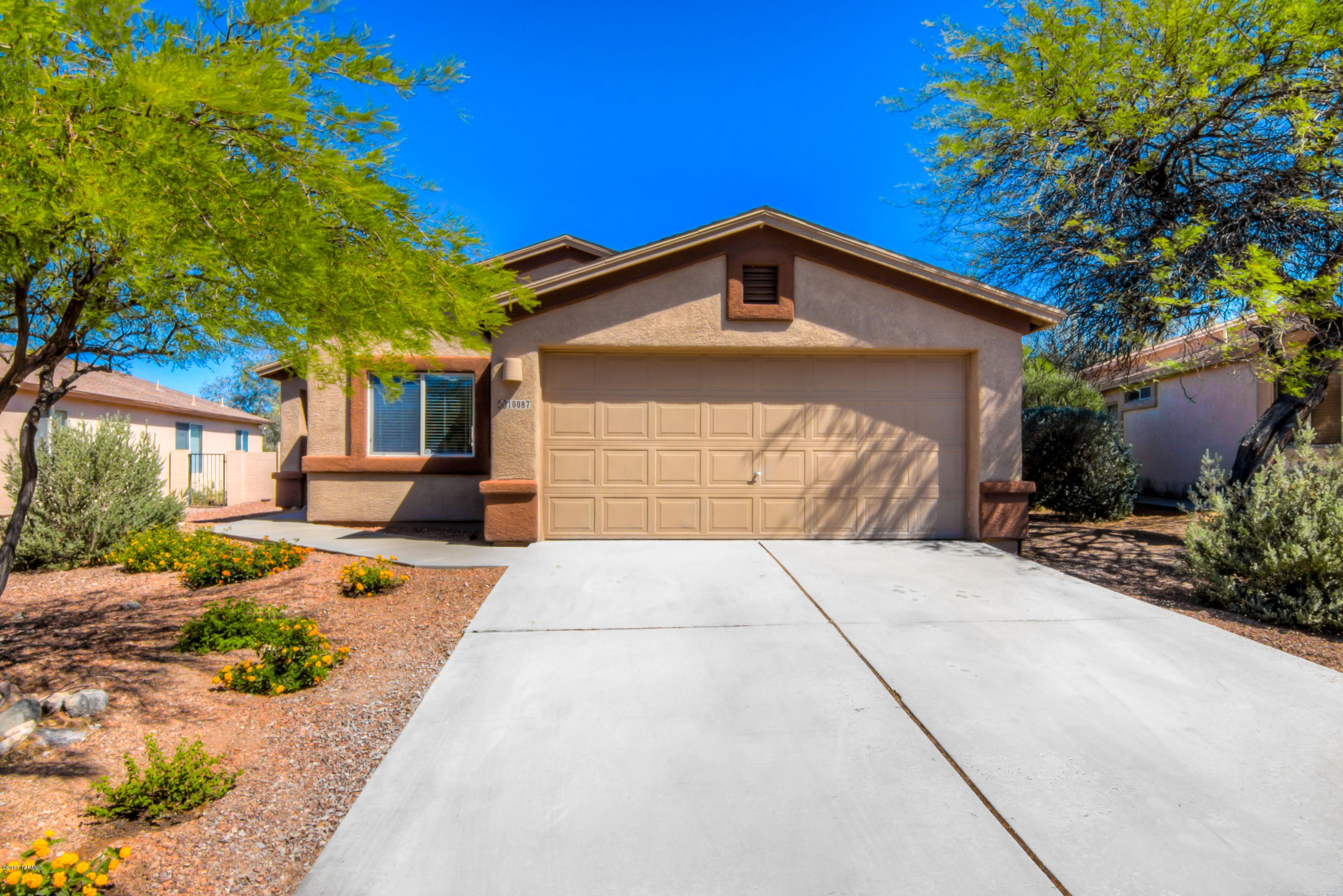 RANGE PRICED: Seller to accept/ counter offers between $167,000-$170,000. Don't miss your opportunity to own this 3 bedroom/2 bathroom home located in the award-wining Vail school district. Situated on a large large lot with tons of space and privacy. Great open floor plan with ceilings fans in each room. Enjoy new carpet, beautifully maintained ceramic tile. and tons of natural light. The home shows like new and is move-in ready. Walking distance to Purple-heart park. Close to schools, shopping and much more.