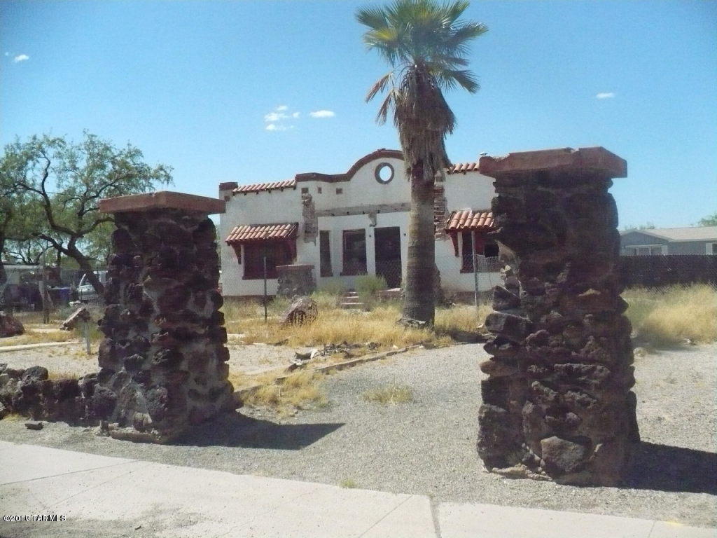 AS-IS property that is ready to Rehab into An Amazing Home!!  The options are endless on this amazing property.  The Mercado San Agustin Project that is about to take place is right around the corner as well. The listing agent is an owner/agent of the property and licensed in the state of Arizona
