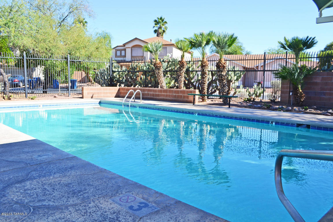 Country Club(1-221) - Residential