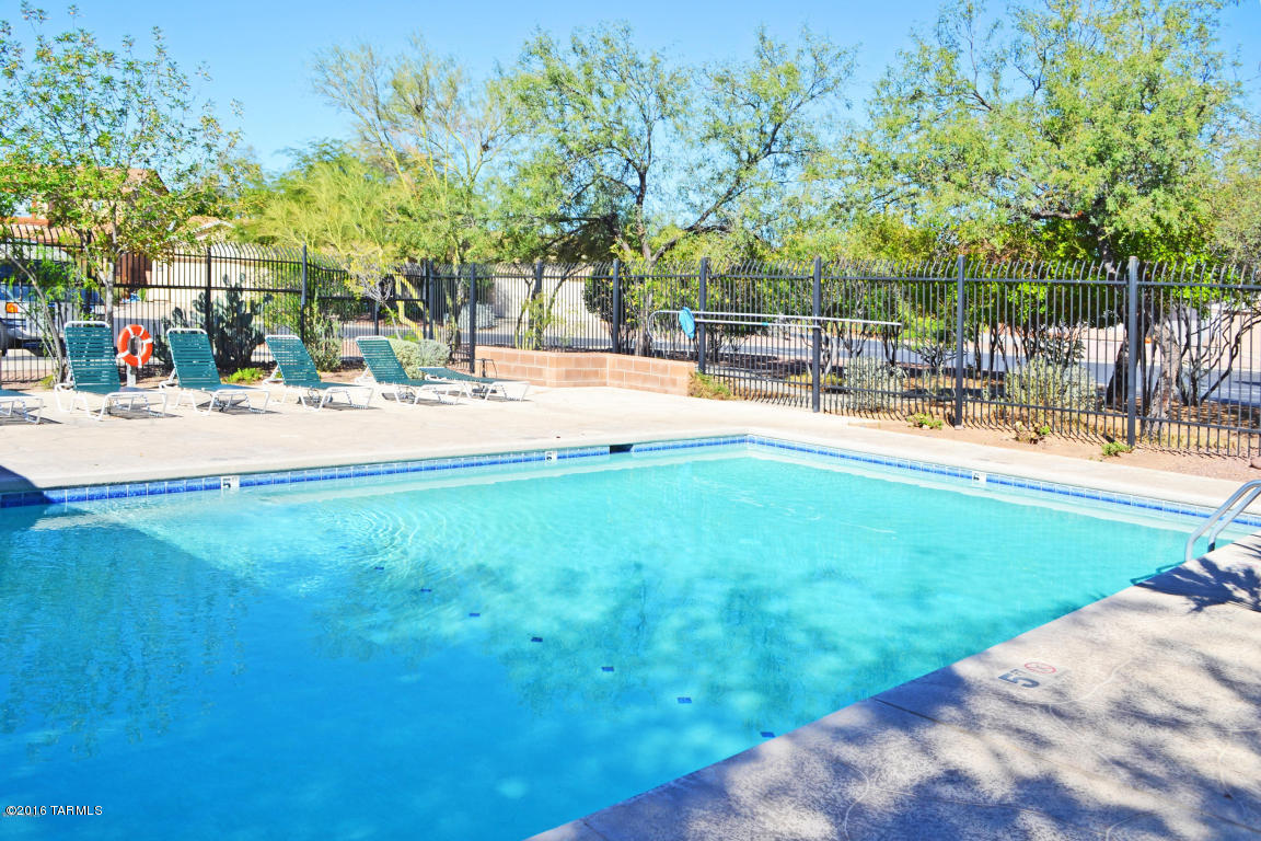 Country Club(1-221) - Residential