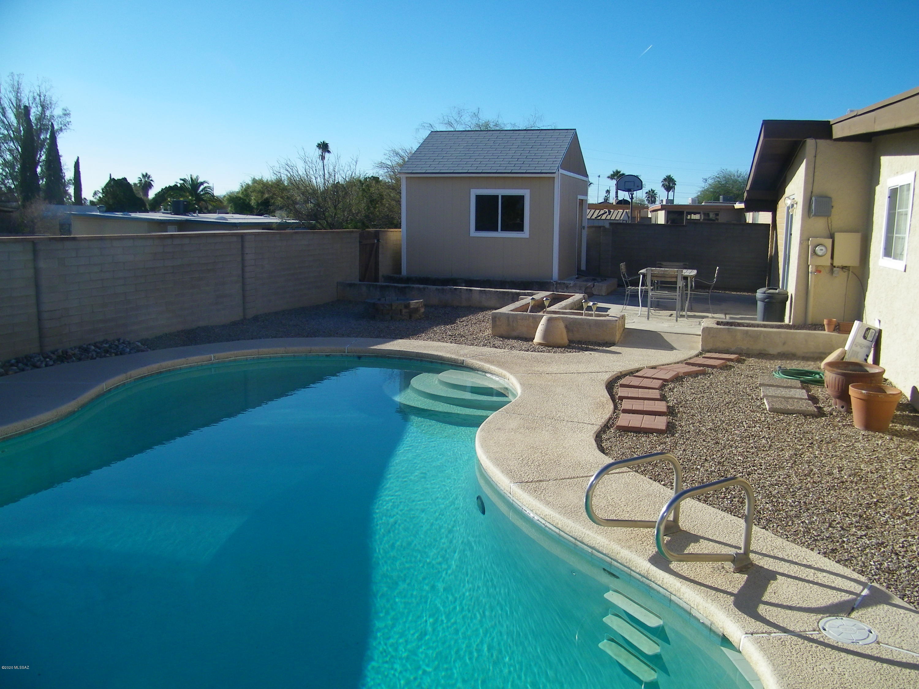 Lakeside NO. 4 (294-393) - Residential Lease