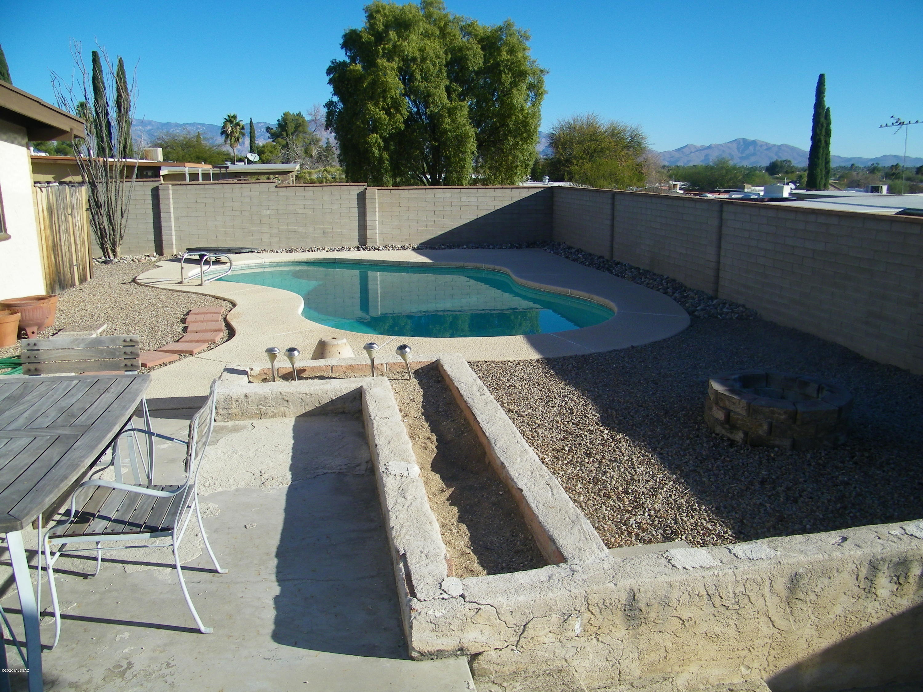Lakeside NO. 4 (294-393) - Residential Lease