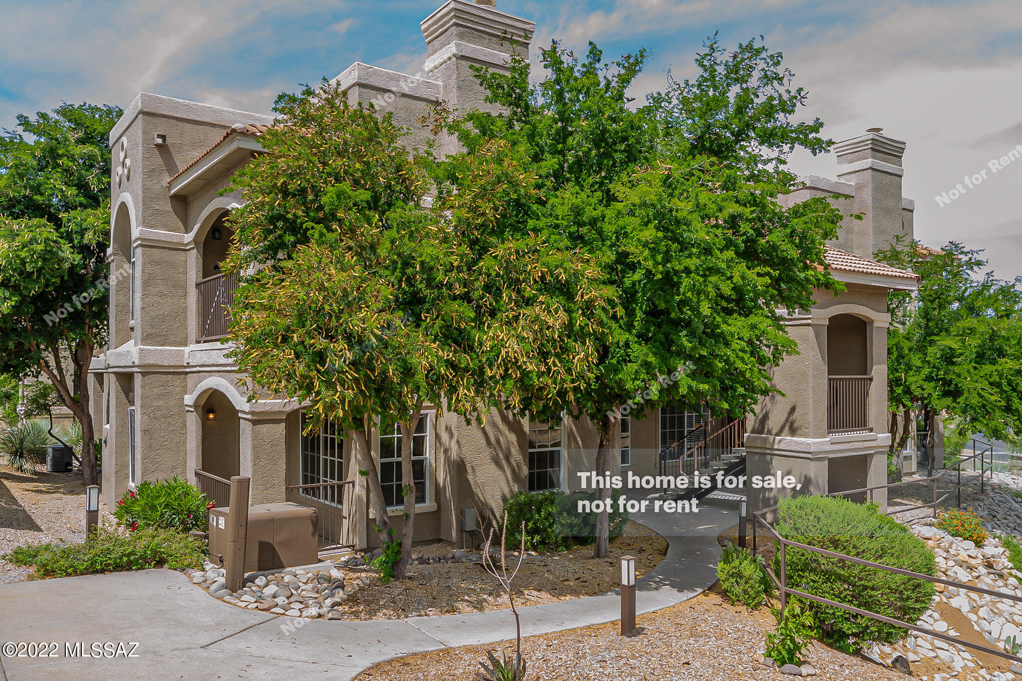 This Tucson one-story home offers a patio, and granite countertops.