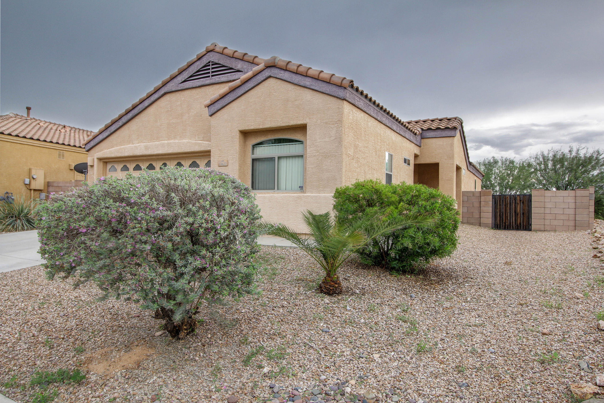 Beautiful 3bed/2bath house located inside the gated community of Rancho del Lago.
Please call to schedule a showing!