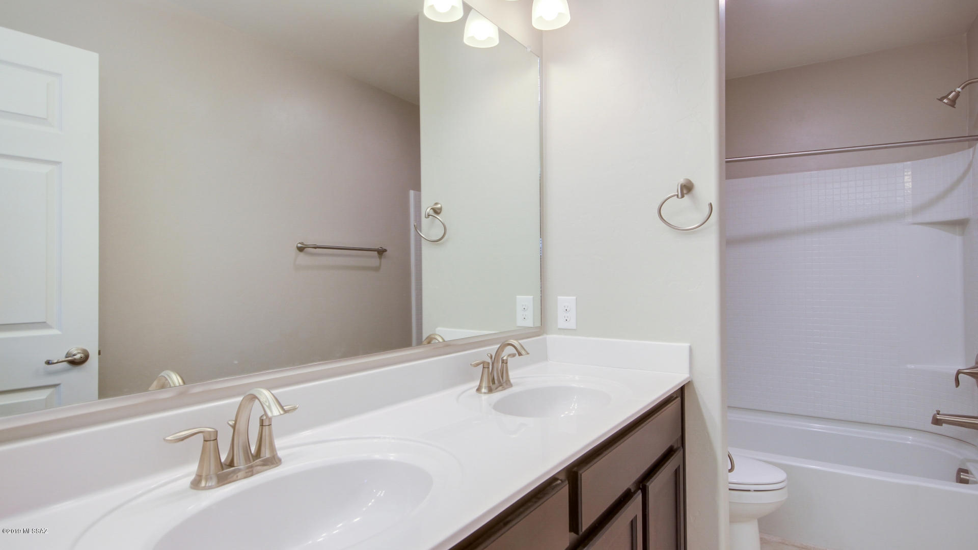 Vista Del Lago Norte SQ20140780198 - Residential