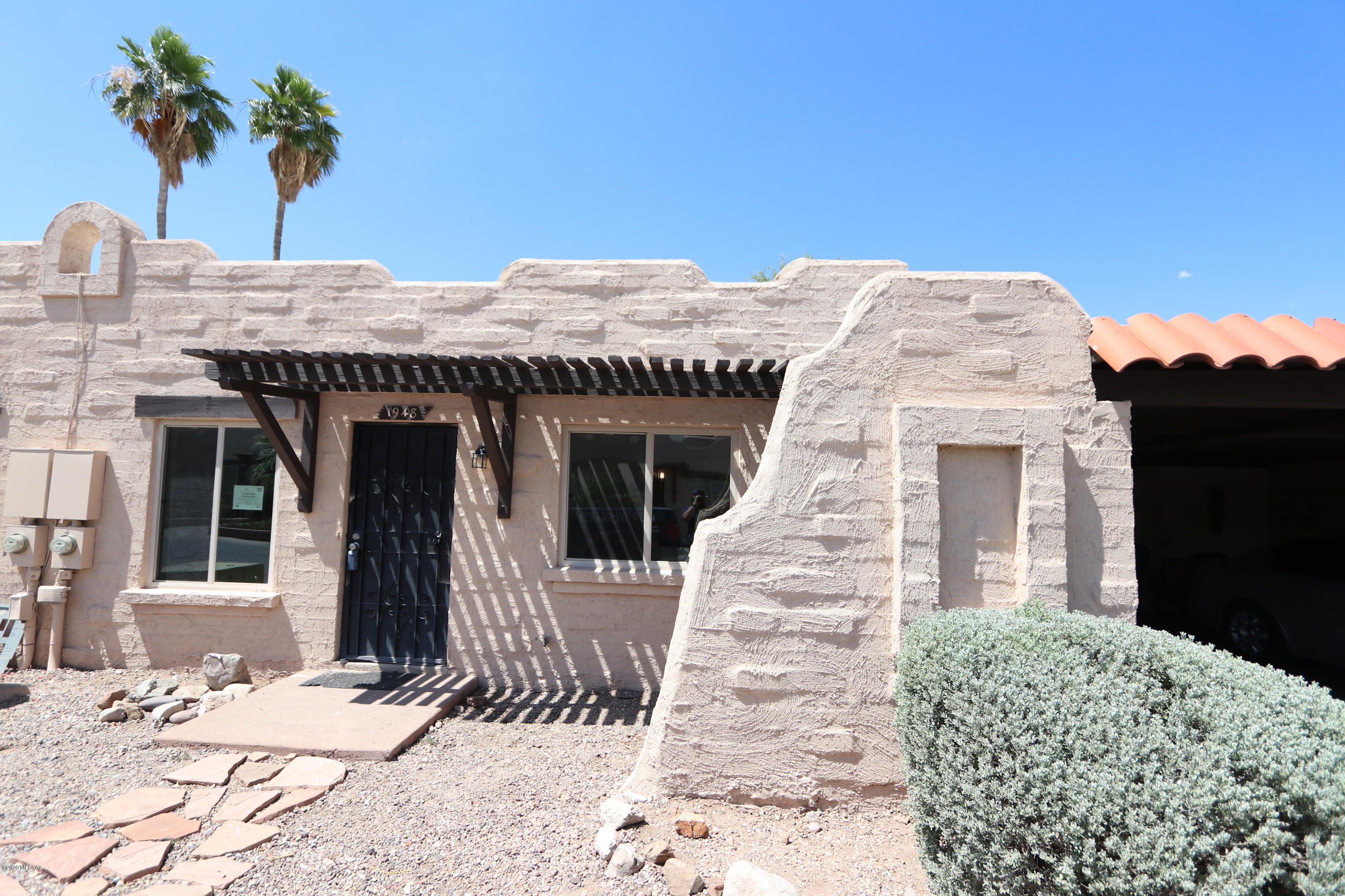 Great townhome is move in ready!