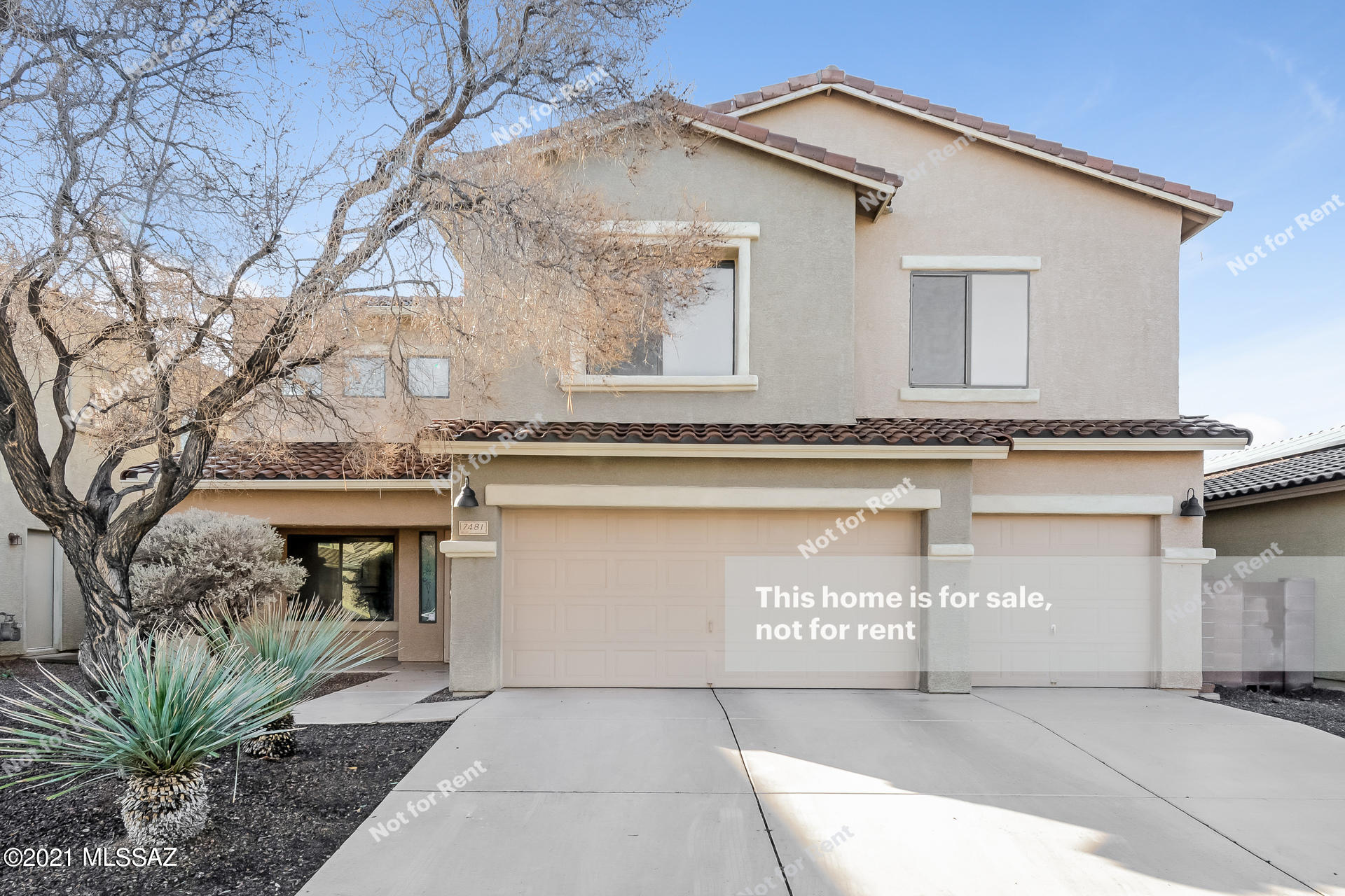 This Tucson one-story home offers a patio and a three-car garage. This home is vacant and cleaned regularly.