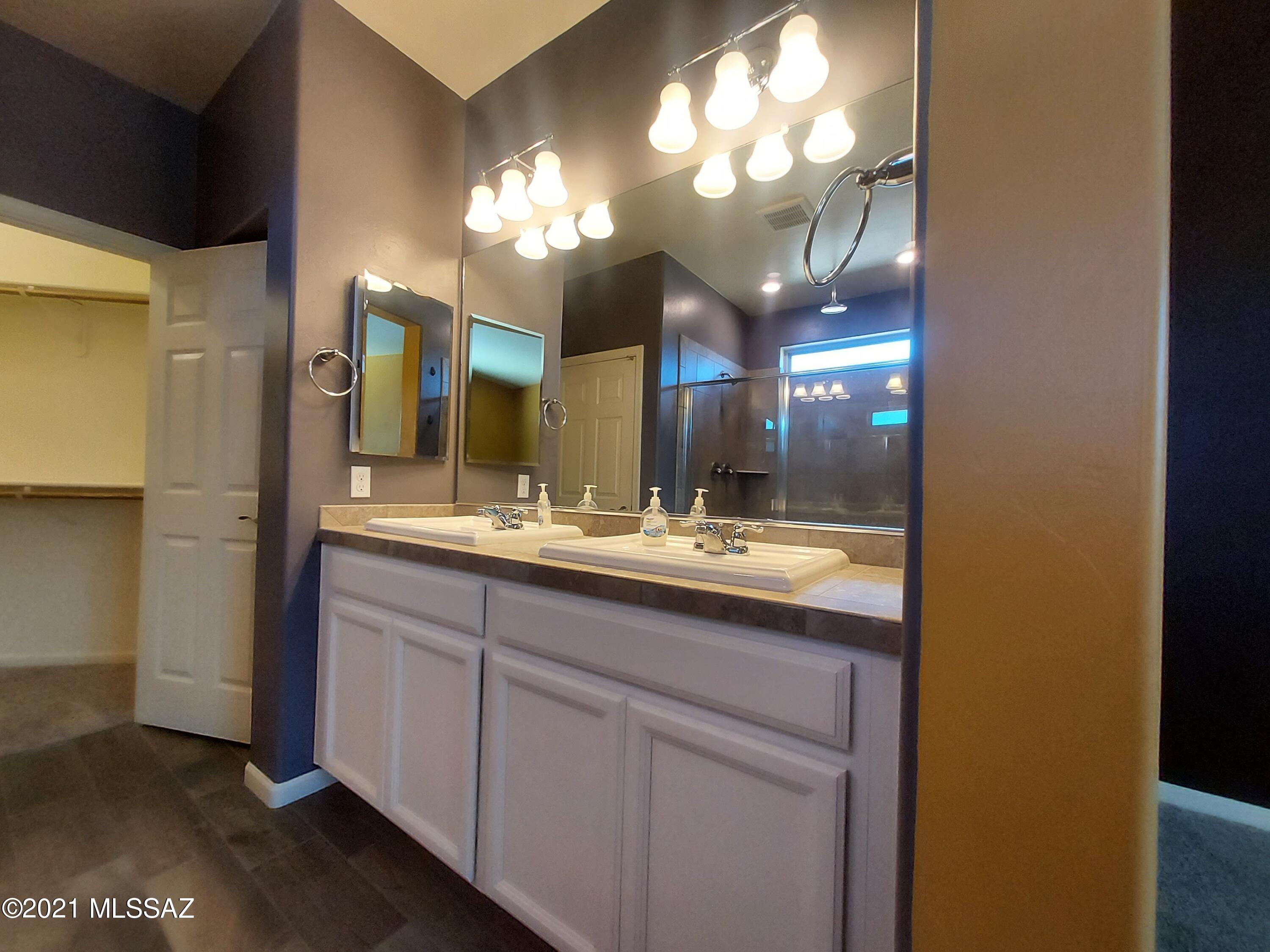 Gladden Farms 22 & 24 - Residential Lease