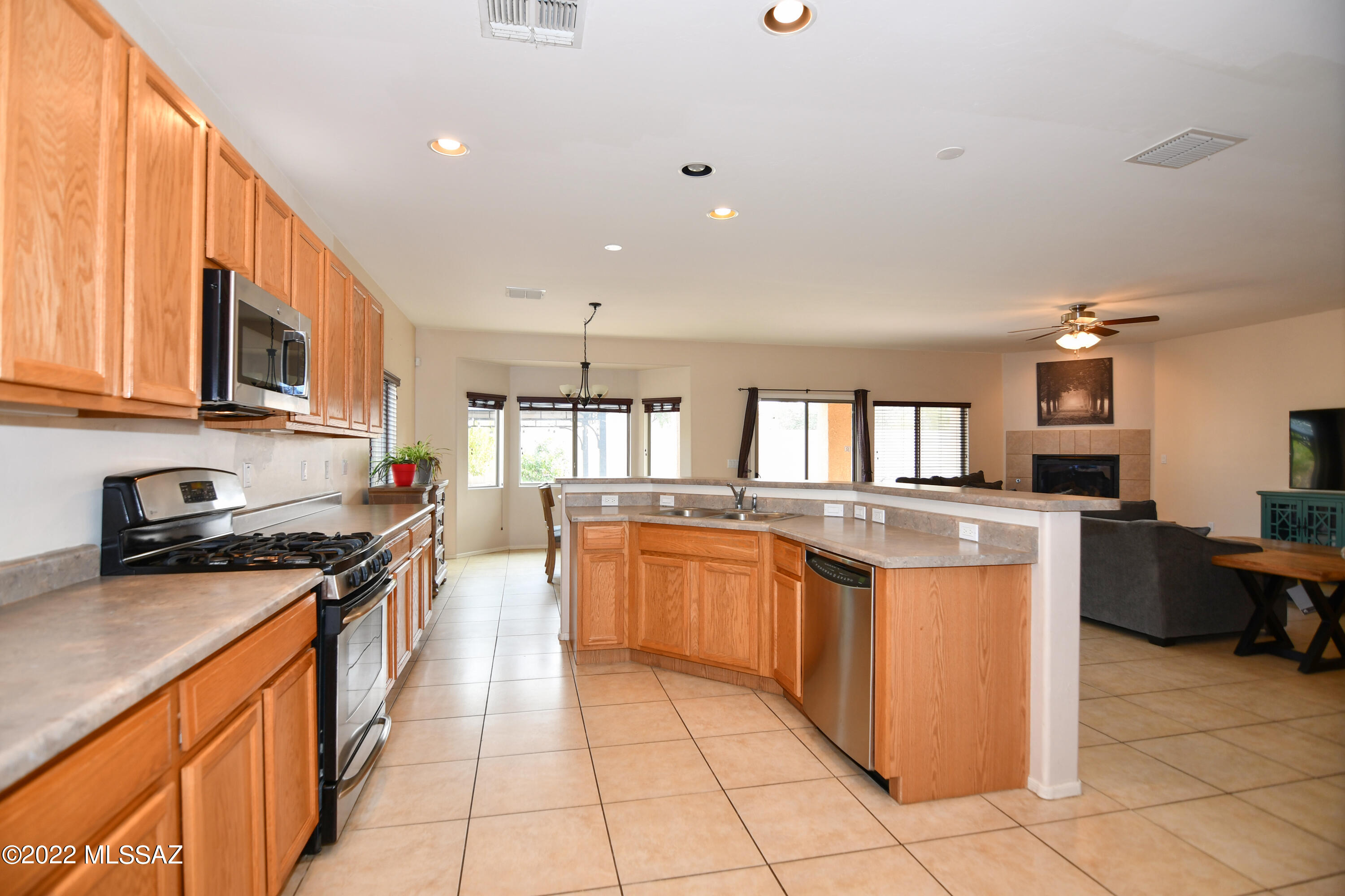 Continental Reserve Blk. 15 (1-66) - Residential