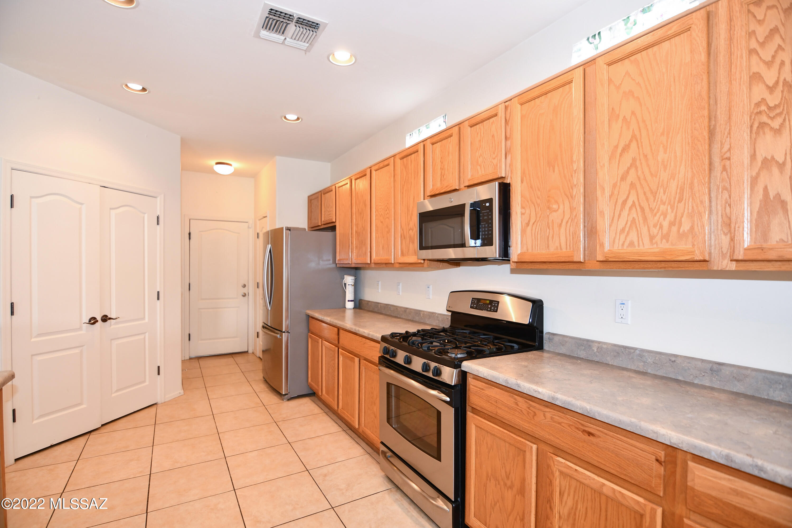 Continental Reserve Blk. 15 (1-66) - Residential