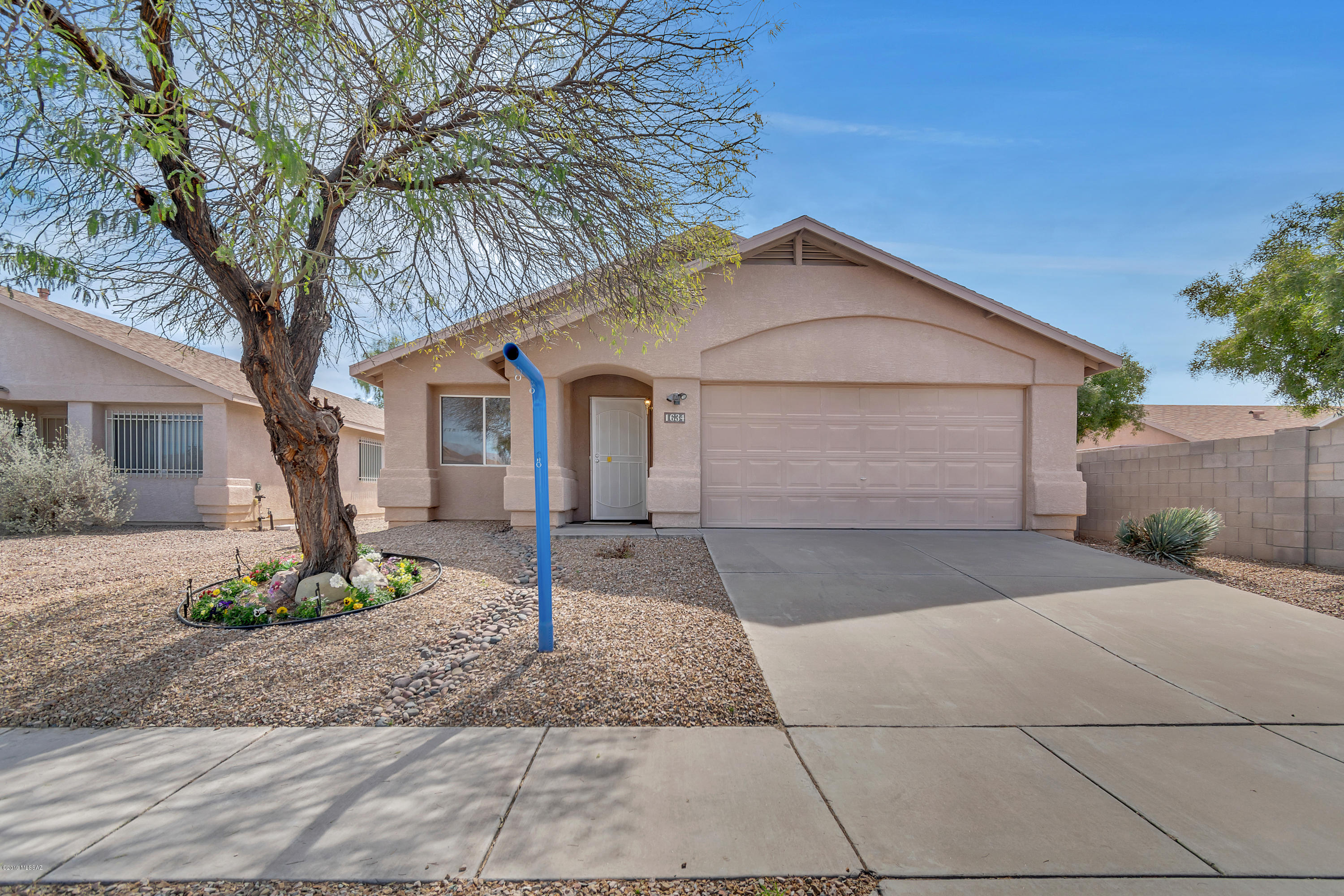 Move-in ready, new paint, new carpet, great
floor plan, in newer neighborhood.  Close
to Kino Parkway, minutes to the U of A,
Reid Park Zoo, downtown, Costco and library.
Patio set in rear yard does not stay.
Please show and you will sell it.