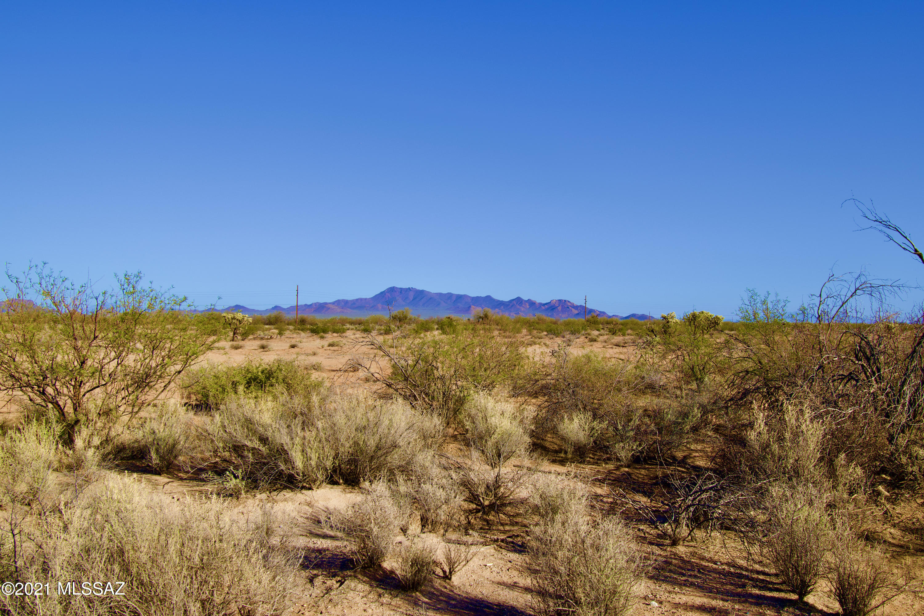 This private 5 acre parcel is located in the heart of the Avra Valley with mountain and natural desert views for miles! Additional 10 acres backing this property on 2 parcels are also available for setting up your own sanctuary.