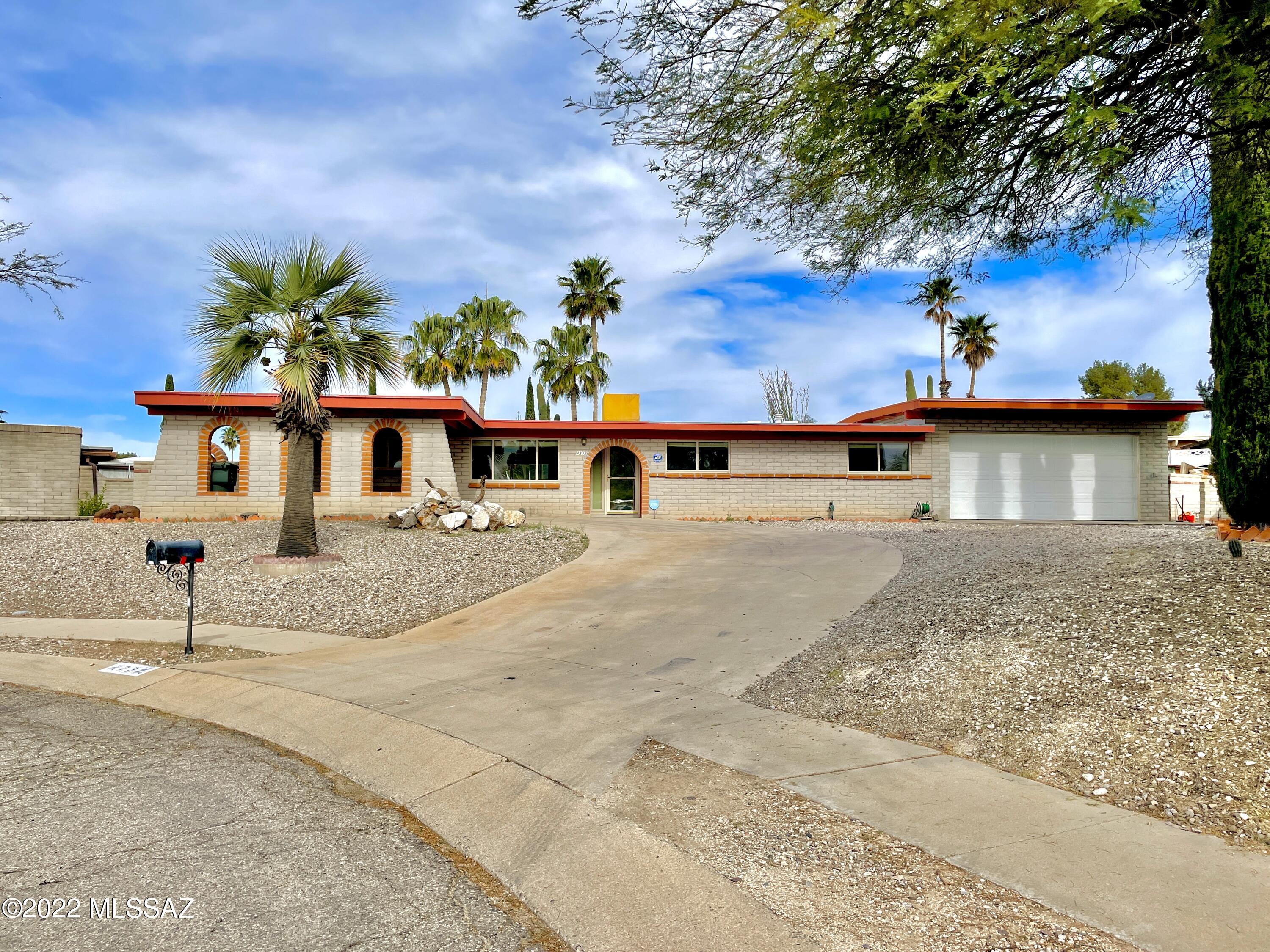 Looking for a property with minimal traffic and a generously sized lot.. then look no further. This 3 bed/2 bath has plenty of space for whatever kind of paradise you could want to put in the back yard! In addition to that, this home boasts a large 2 car garage/workshop to accommodate any hobby enthusiast! Home also has both Central air and Evaporative cooling, newer water heater and dual pane windows/doors throughout. Call to schedule a showing today!

Please note, this property is being sold AS IS.