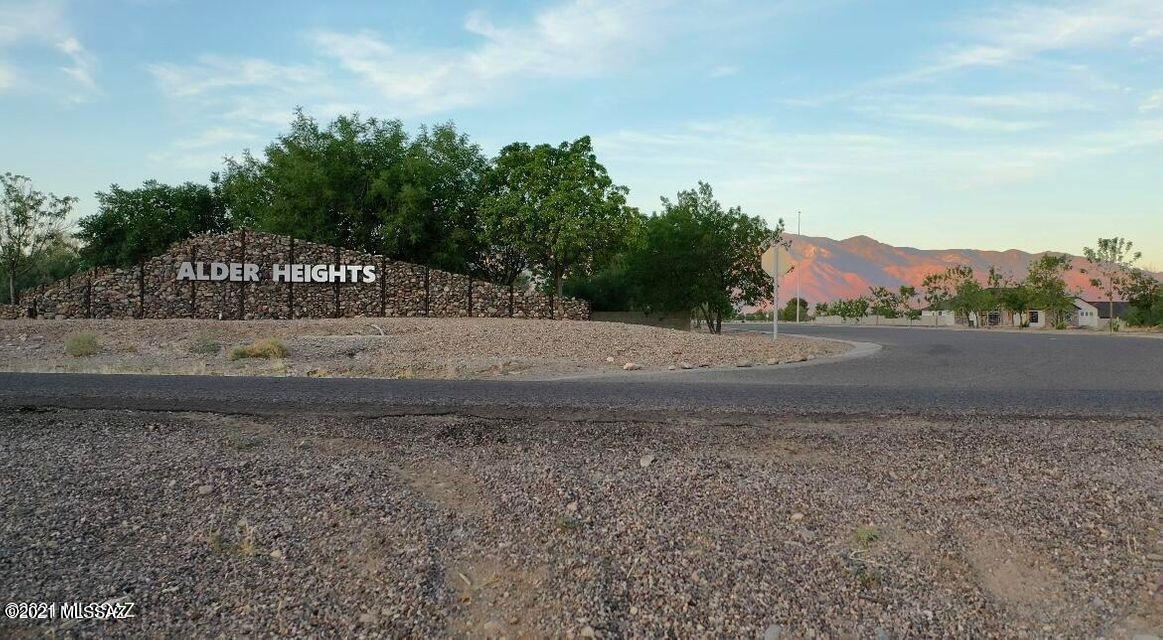 Seller will discount 20% off the current list price on cash offers. 1+ Acre Building Lots in New Subdivision with Beautiful Views! It's a special treat to enjoy the quiet and picturesque view of Mount Graham. Create your dream home with the builder of your choice in this fantastic planned community. The tree lined streets boast large lots and are serviced with underground utilities. Friendly HOA. Seller will consider owner financing. Seller to transfer title by Special Warranty Deed. Current Thatcher students, may still attend Thatcher schools, but verify with the district. *** Seller will discount 15% off the current list price on a cash purchase that closes before the end of this year.***