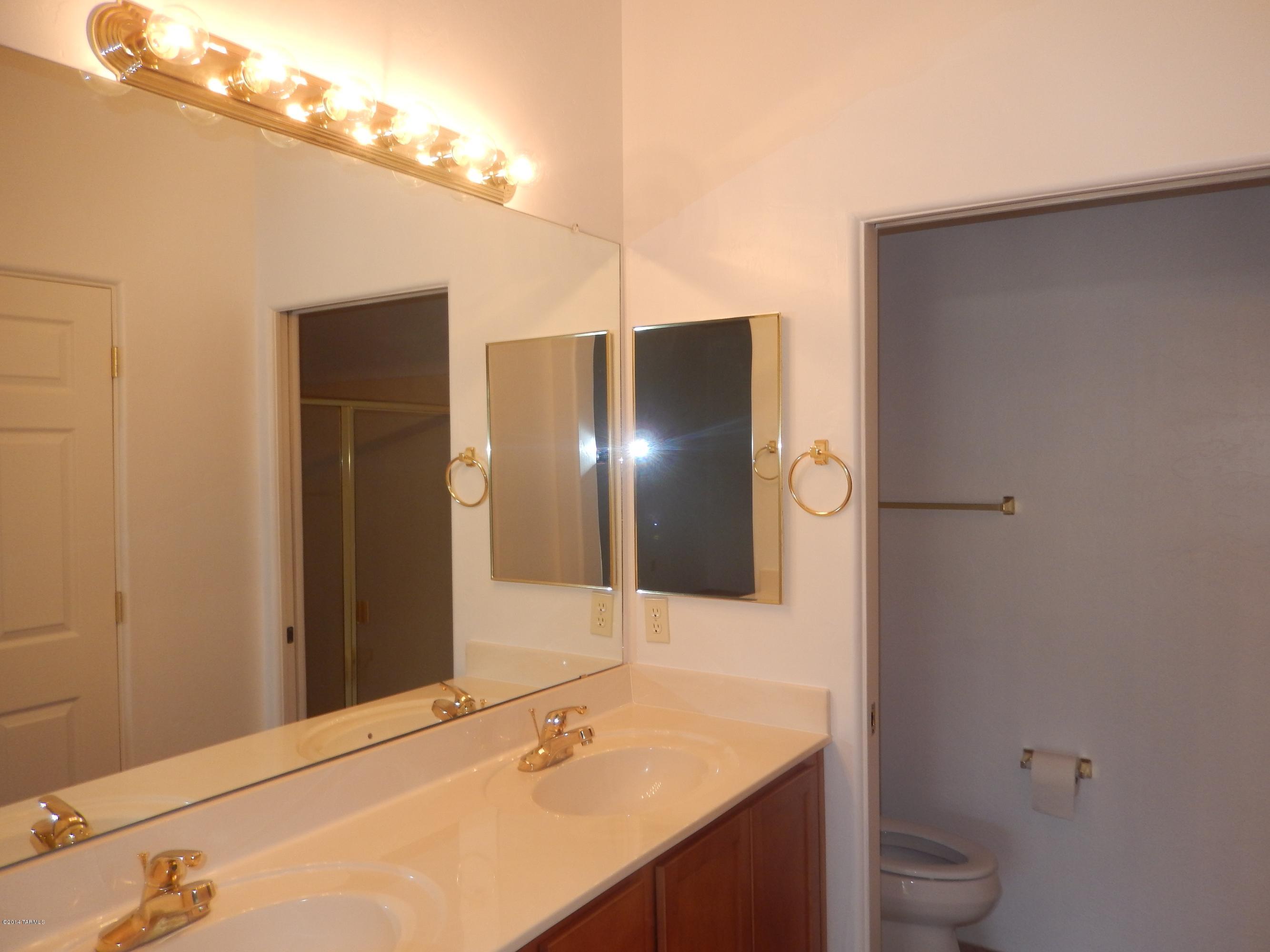 Kinney Village (1-112) - Residential Lease