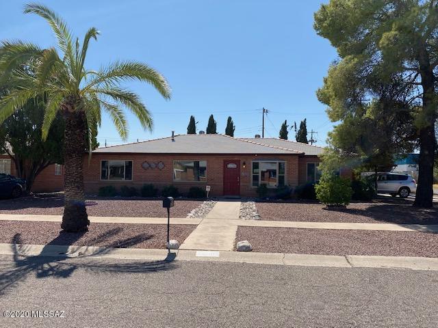 Price Reduction! Eastside Gem in Manana Vista! Beautiful and Private Corner Lot, 3 Bedrooms, 2 Baths, Arizona Room, Pool, Mature Landscaping in Front and Back Yards. Polished Concrete Flooring, Dual Pane Windows and Security Shutters on the South Side of the Home Highlight Several Updates Made by the Homeowner. Make An Offer Today!