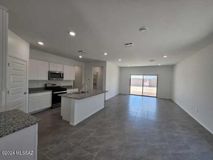 Saguaro Bloom SQ20180540069 - Residential