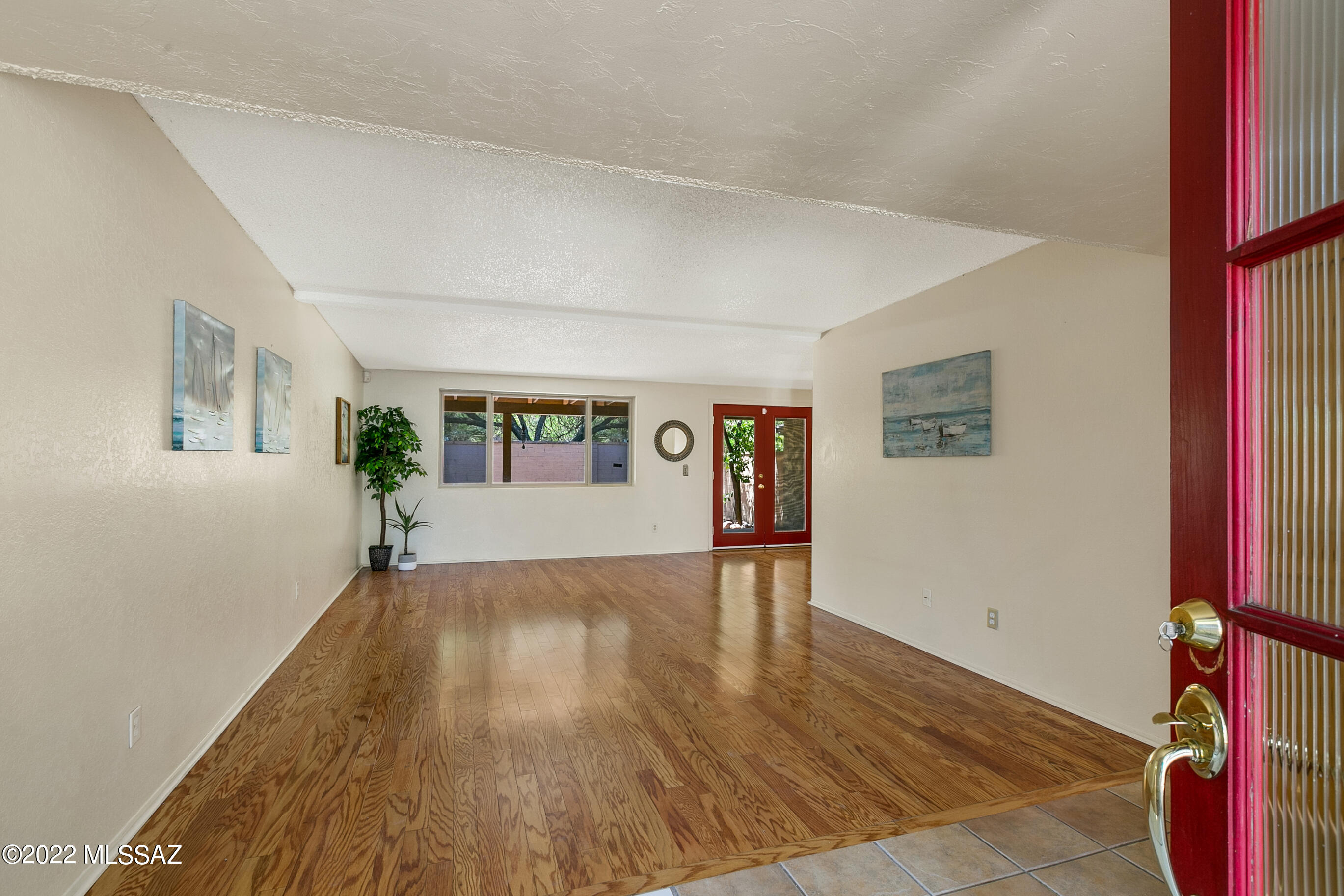 Near premium Oro Valley amenities, nestled at the base of beautiful Pusch Ridge - 3bd/2ba masonry, split BR townhome w/upgraded solid wood interior doors is light & bright w/ N/S exposure & abundant natural light from skylights, newer windows & French doors. Wood flooring in Master & GR w/access to expansive covered back patio w/laundry-utility room (W/D included). Master has updated ensuite w/tiled walk-in shower. Remodeled eat-in kitchen features hickory cabinets, quartz counters & tile backsplash. Spacious fenced yard w/gated access to community pathway. Affordable $180 monthly HOA fee includes community pool, water, sewer & front landscape.  Handicap-friendly w/front & rear entry ramps & therapeutic walk-in tub. EZ access to fantastic dining, shopping, medical & recreational facilities