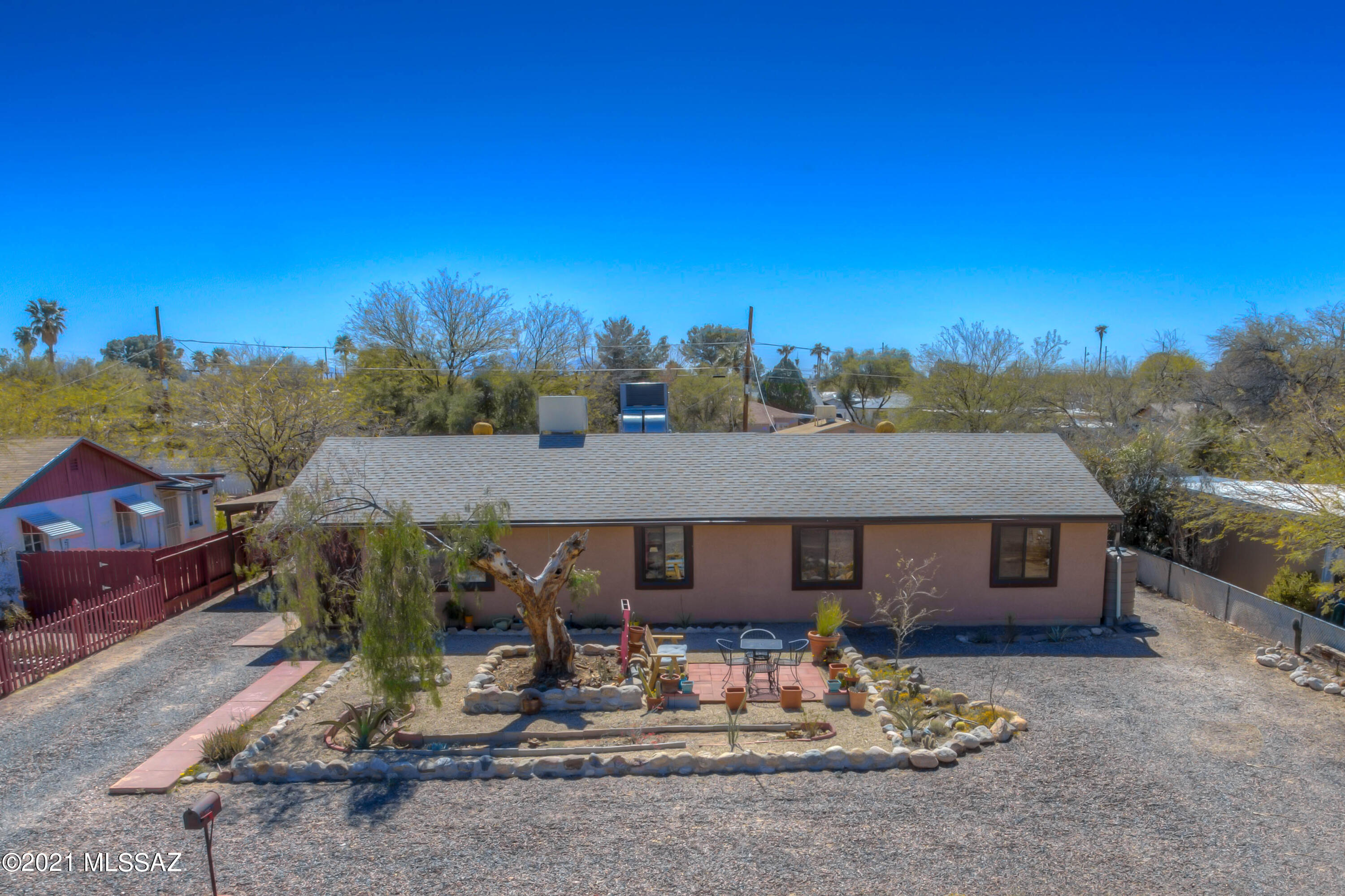 Country Club Manor - Residential