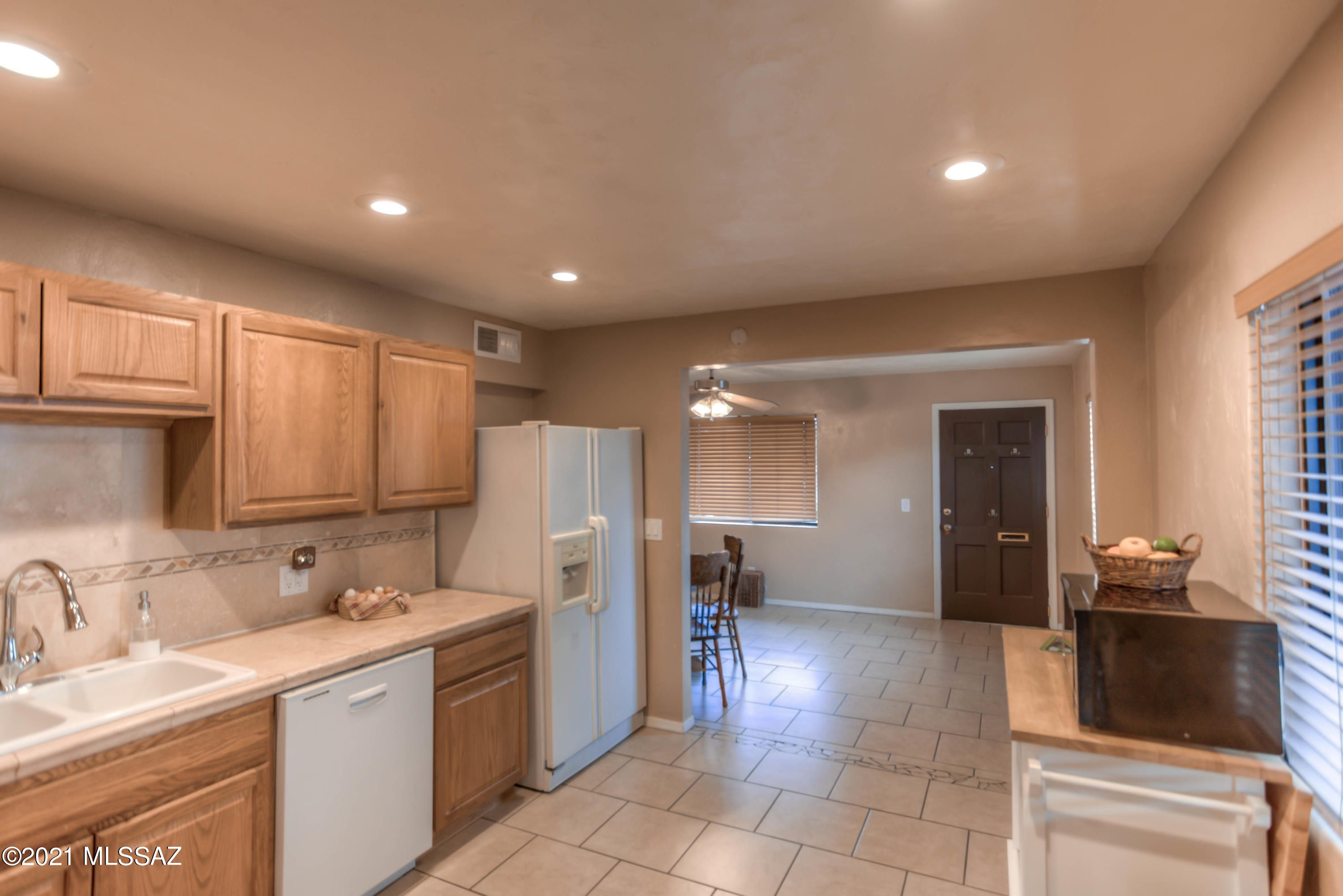 Country Club Manor - Residential
