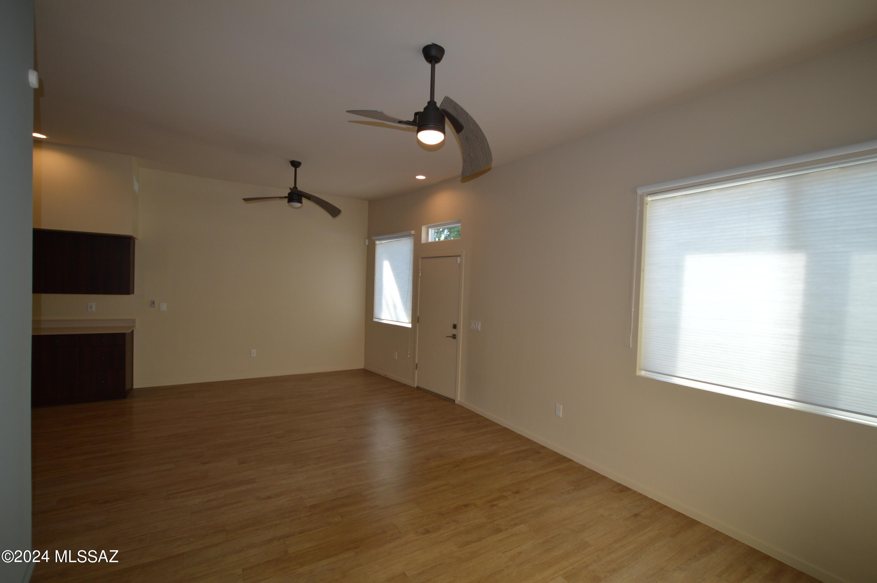 Park Modern SQ20171350679 - Residential Lease