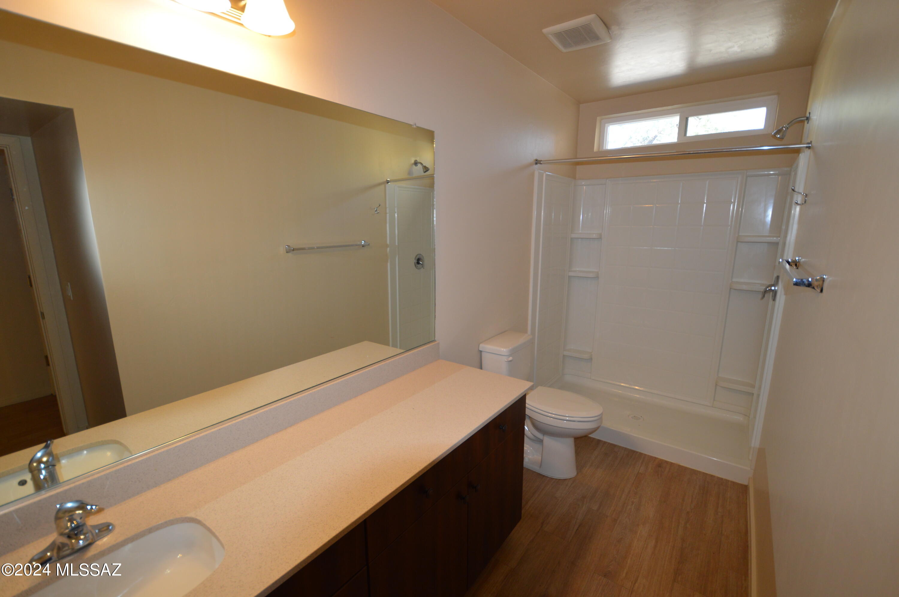 Park Modern SQ20171350679 - Residential Lease