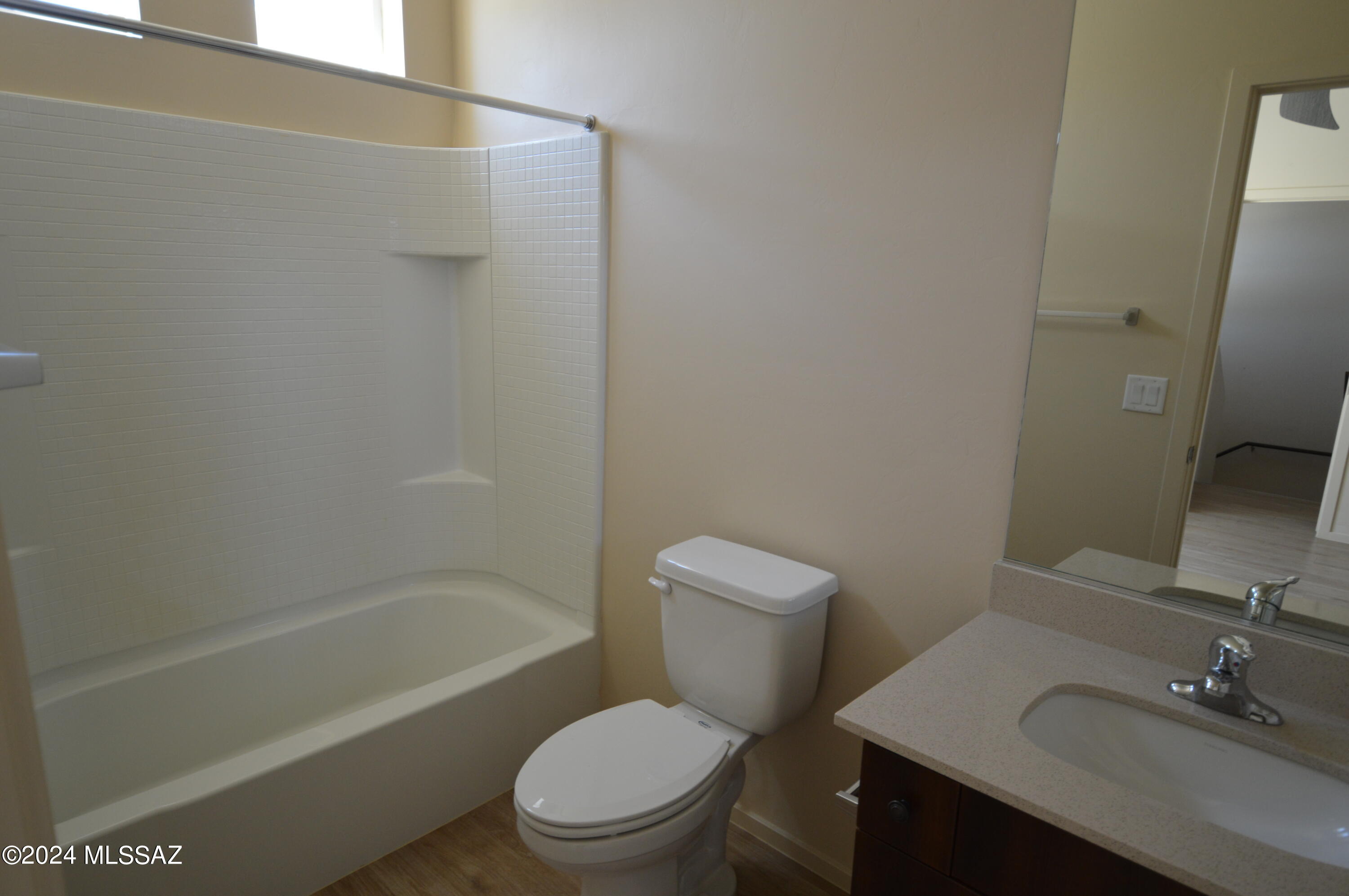 Park Modern SQ20171350679 - Residential Lease