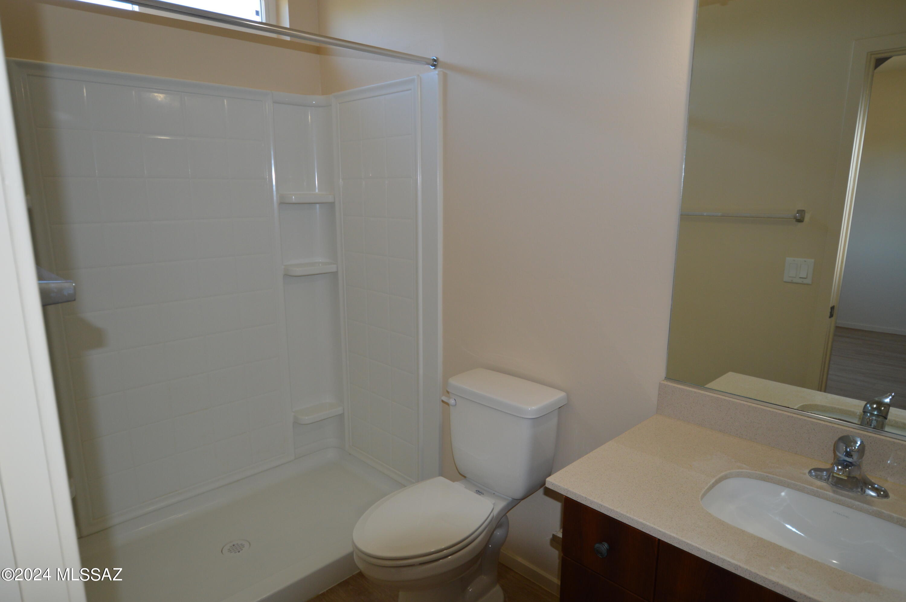 Park Modern SQ20171350679 - Residential Lease