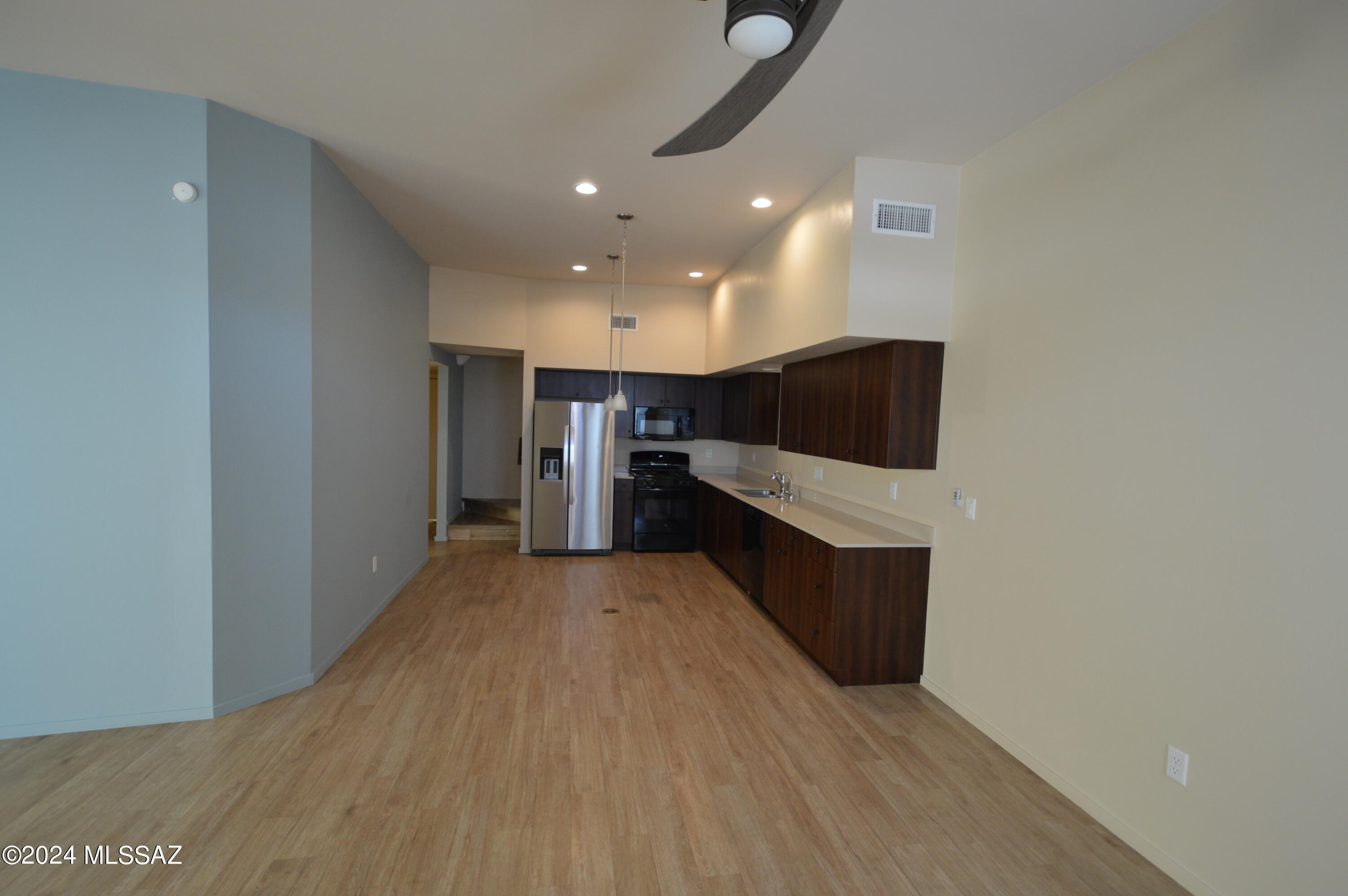 Park Modern SQ20171350679 - Residential Lease