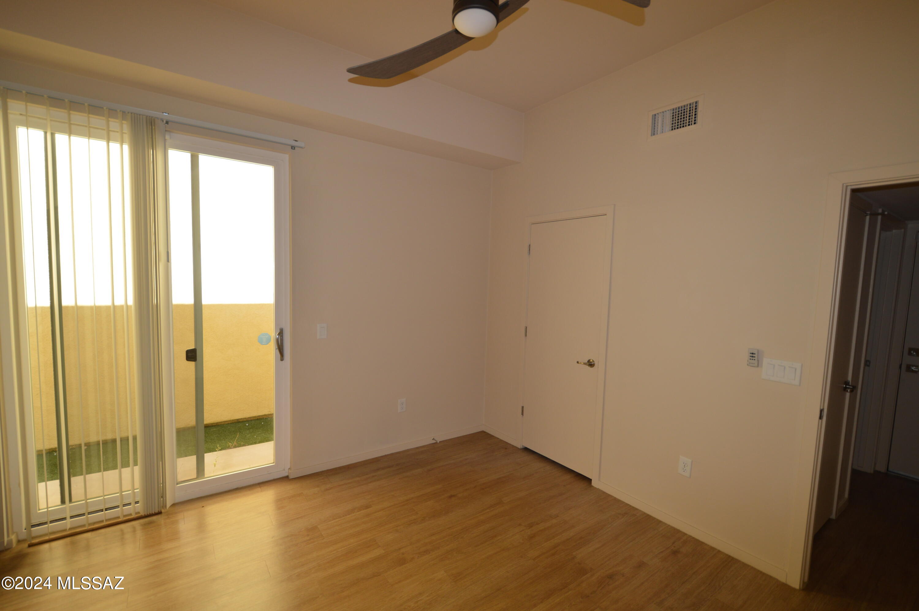 Park Modern SQ20171350679 - Residential Lease