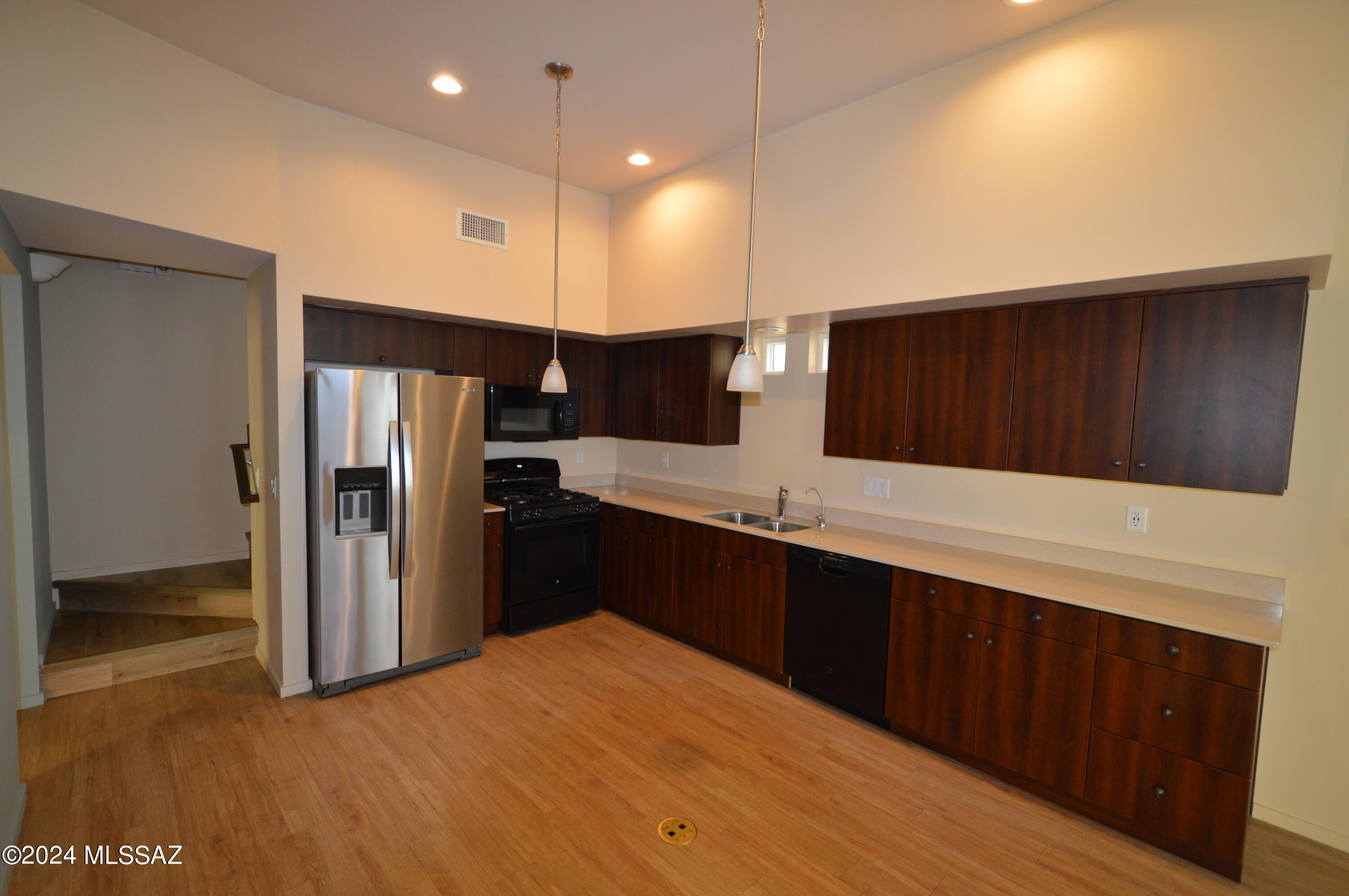 Park Modern SQ20171350679 - Residential Lease