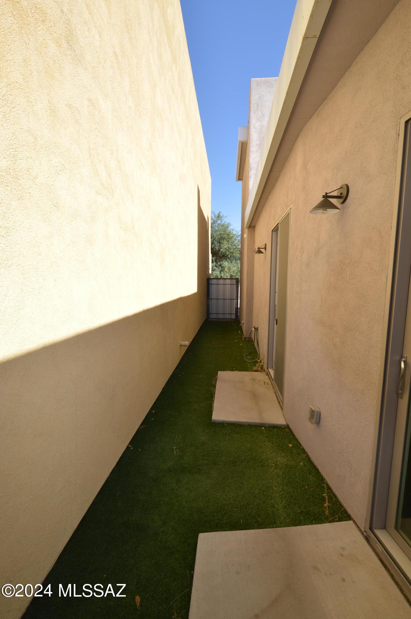Park Modern SQ20171350679 - Residential Lease