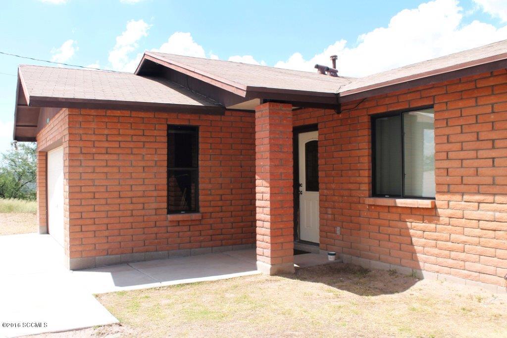 Don't miss this opportunity to own this beautiful 3 bed 2 bath home. Enjoy comfort of your home with privacy and beautiful views.