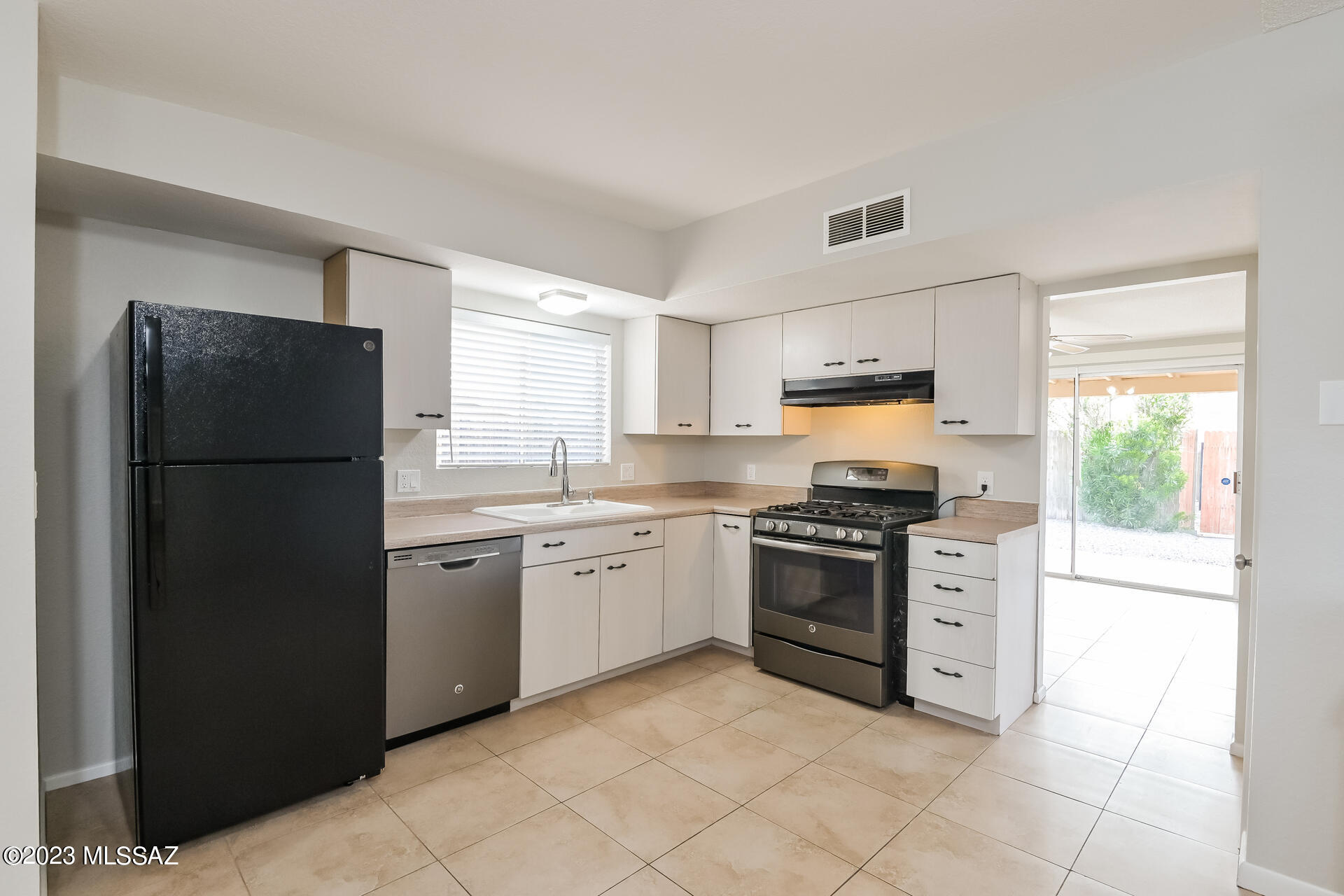 Solano Estates Unit 4 (1-98) - Residential Lease