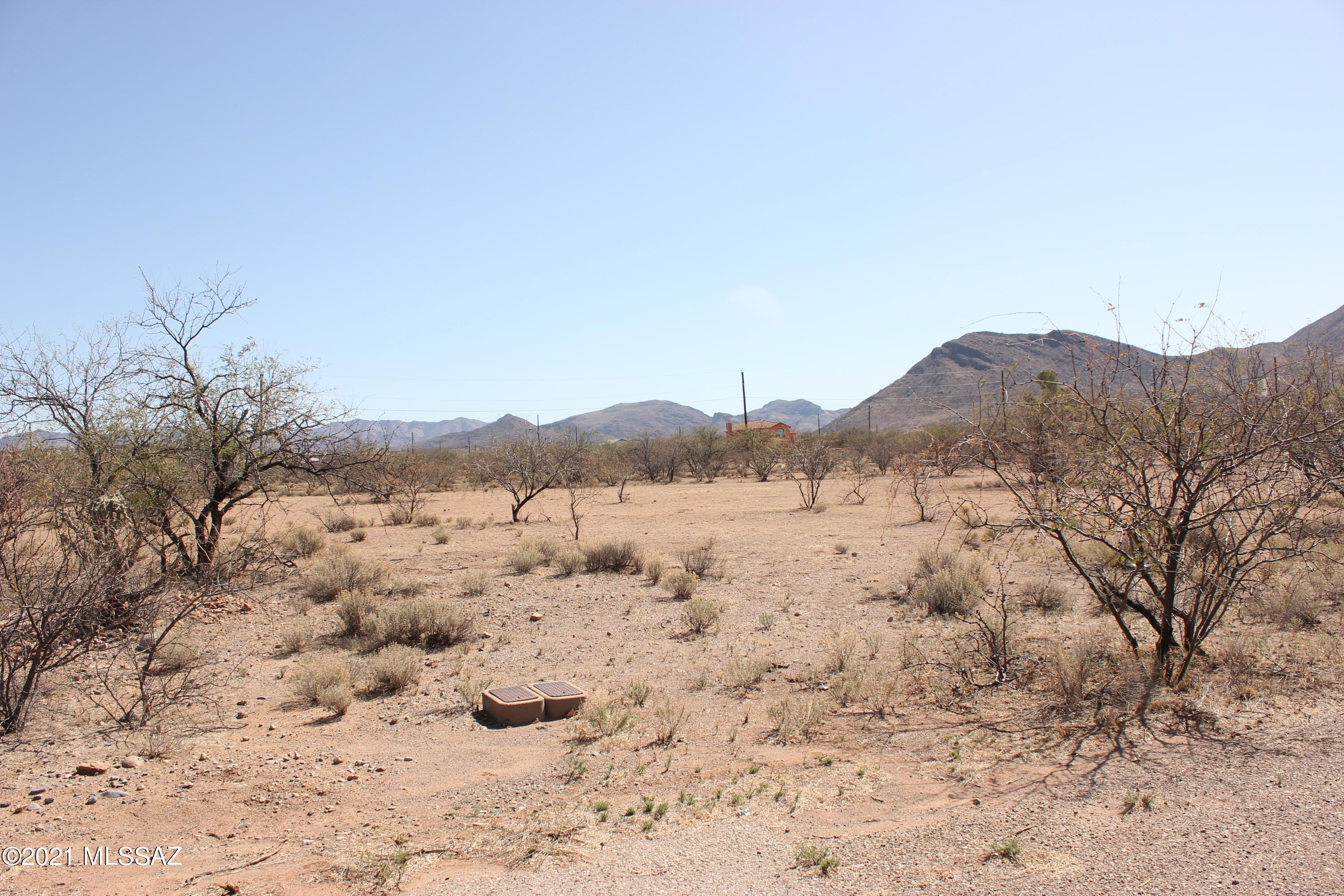 Nice flat lot, easy to build on with all paved roads, Electric, water and sewer at the street.