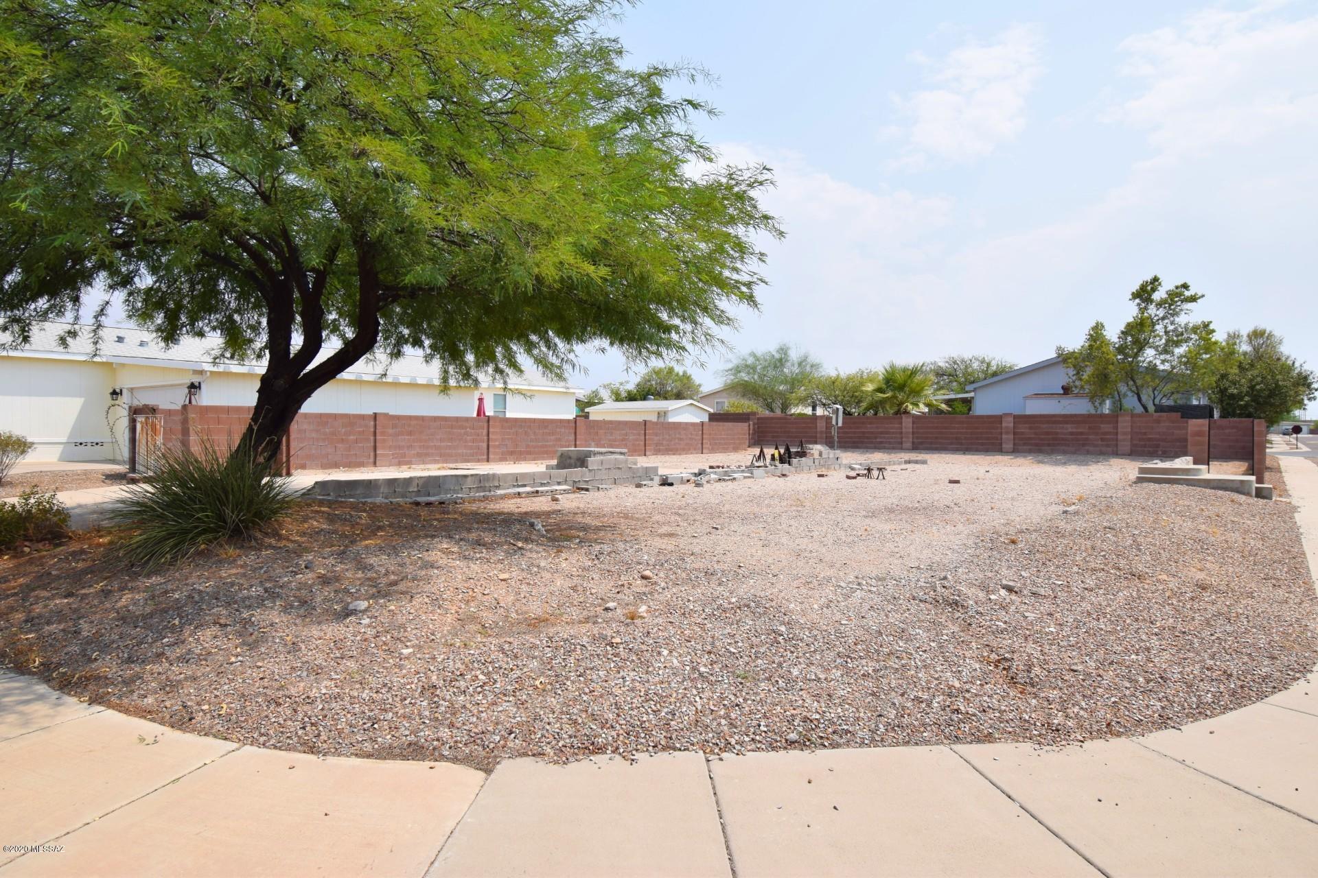 Spectacular corner lot in Window Rock East! This quiet, gated community is the perfect place for you to call home!