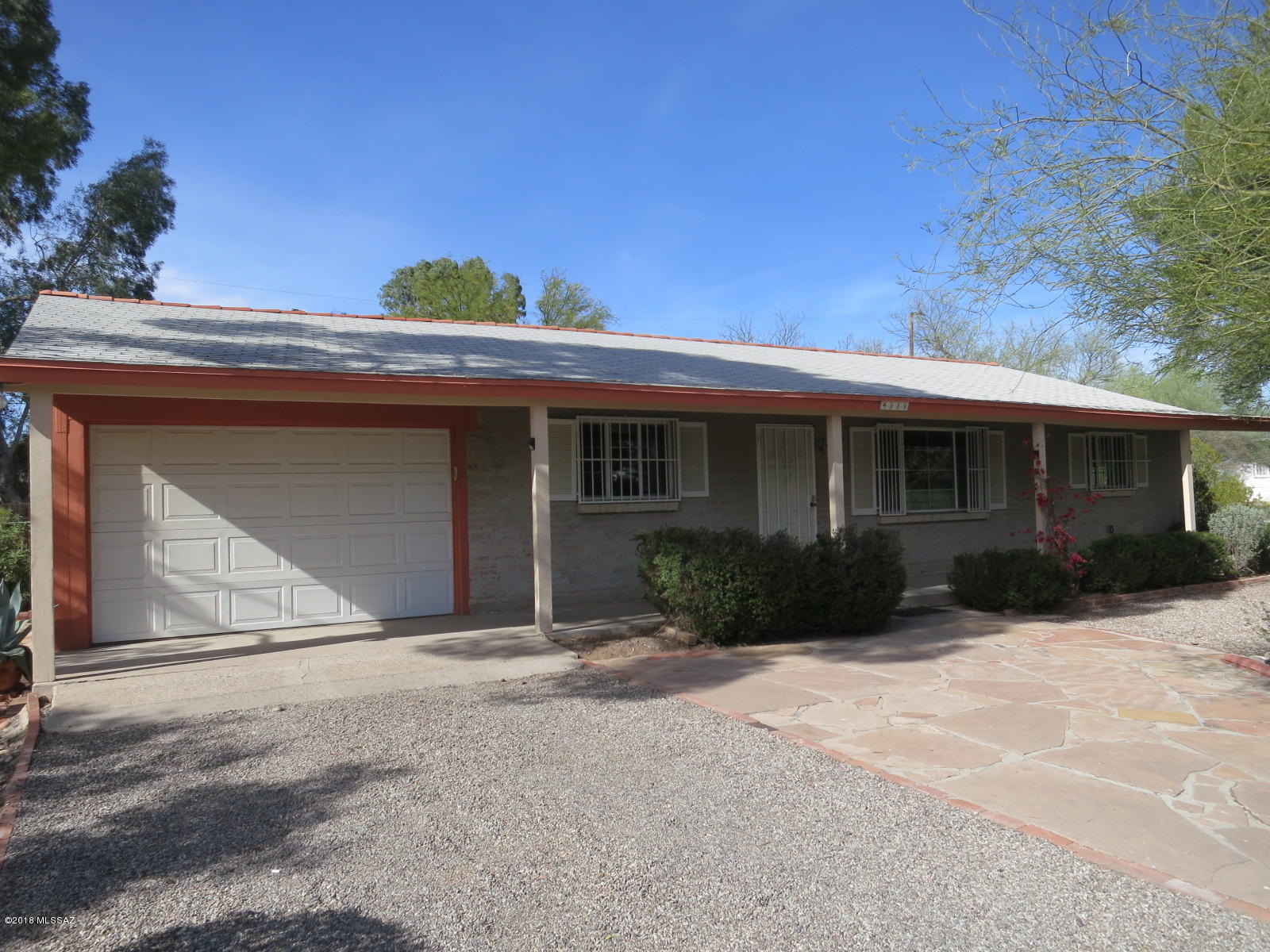 Classic Poets Corner 3 bedroom 2 bath home located on 1/3 acre with a beautiful north facing backyard.
Great bones!  Newer Trane HVAC and  water heater.  Plumbing was replaced several years ago.