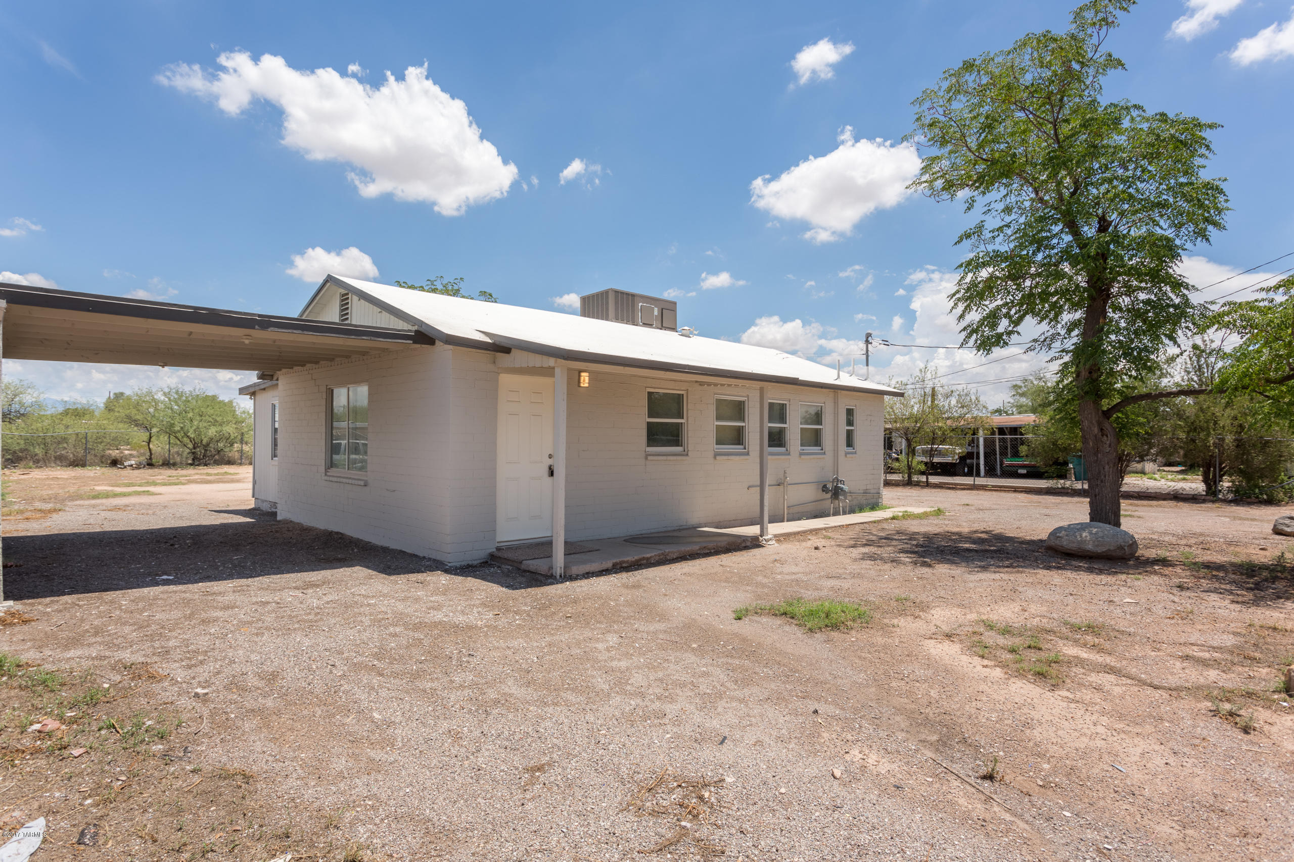 Great property that has been fully updated.
Large yard for kids, toys or any other needs.  Brand new A/C and all new Stainless Steel Appliances.  This is a great starter home or a perfect rental.
Come see it today!