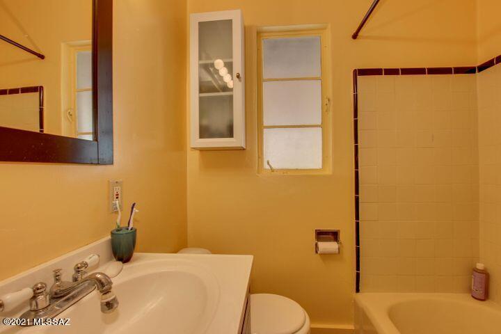 Lincoln Park - Residential Income