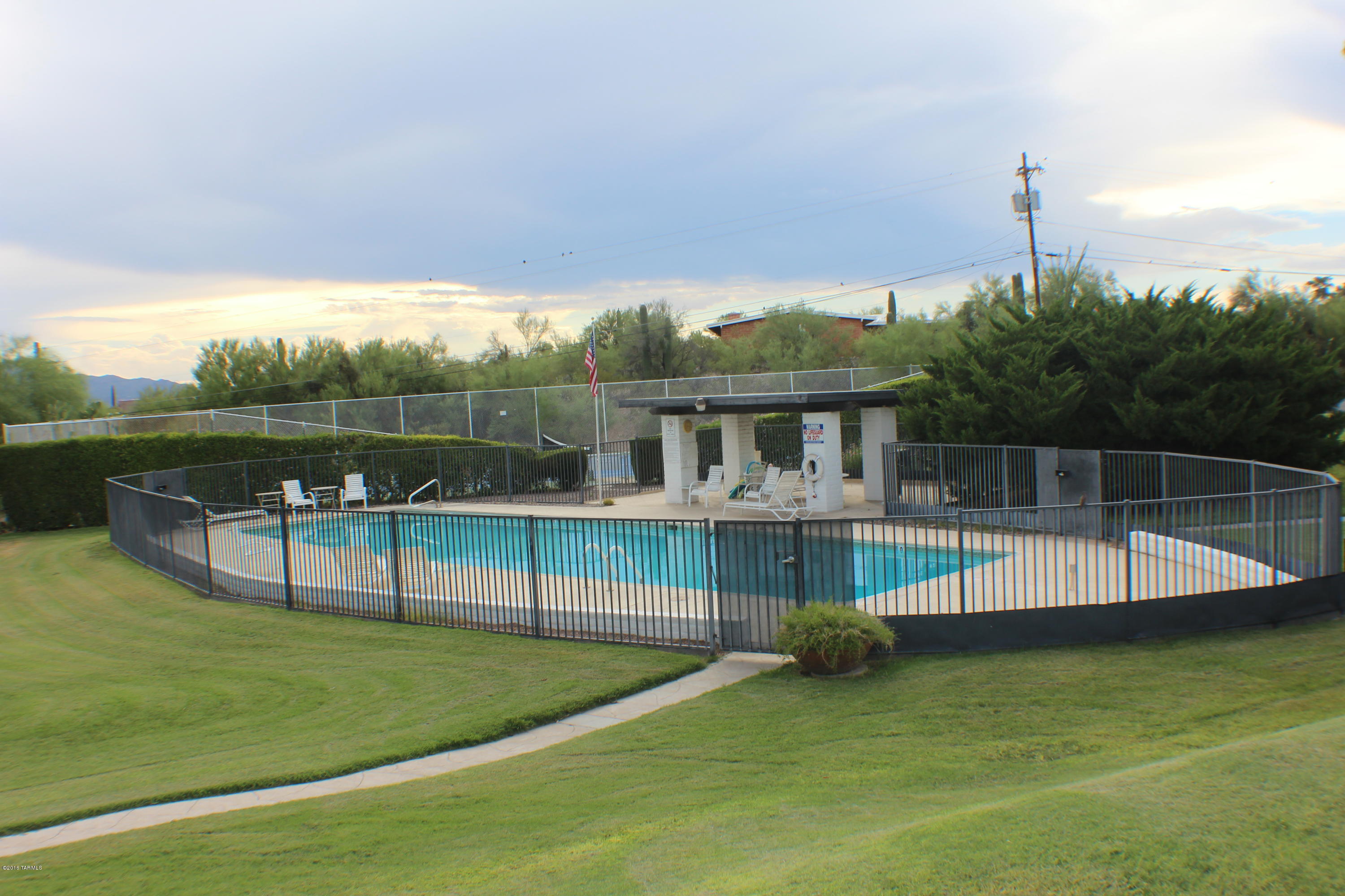 Las Lomitas (1) - Residential