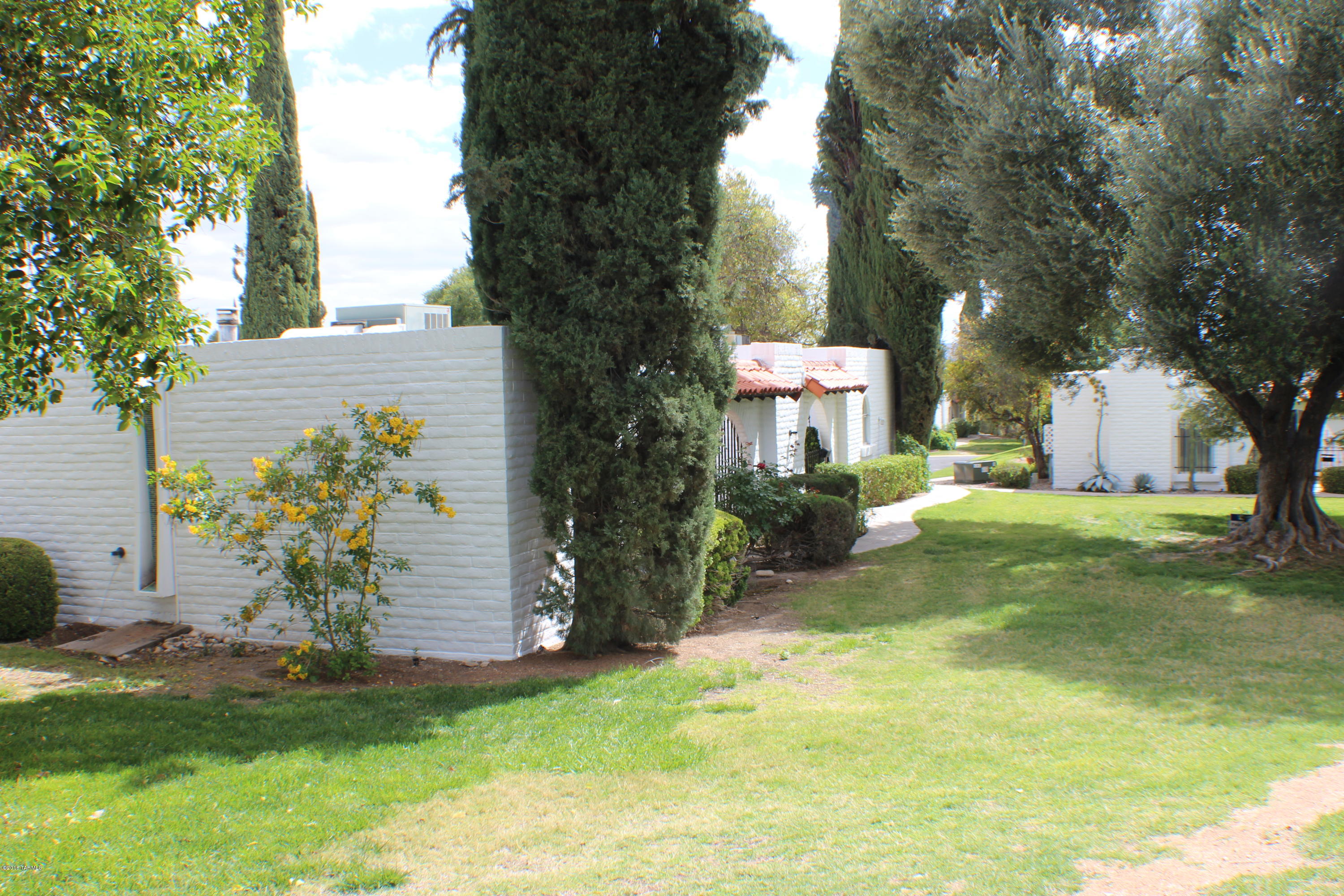 Las Lomitas (1) - Residential