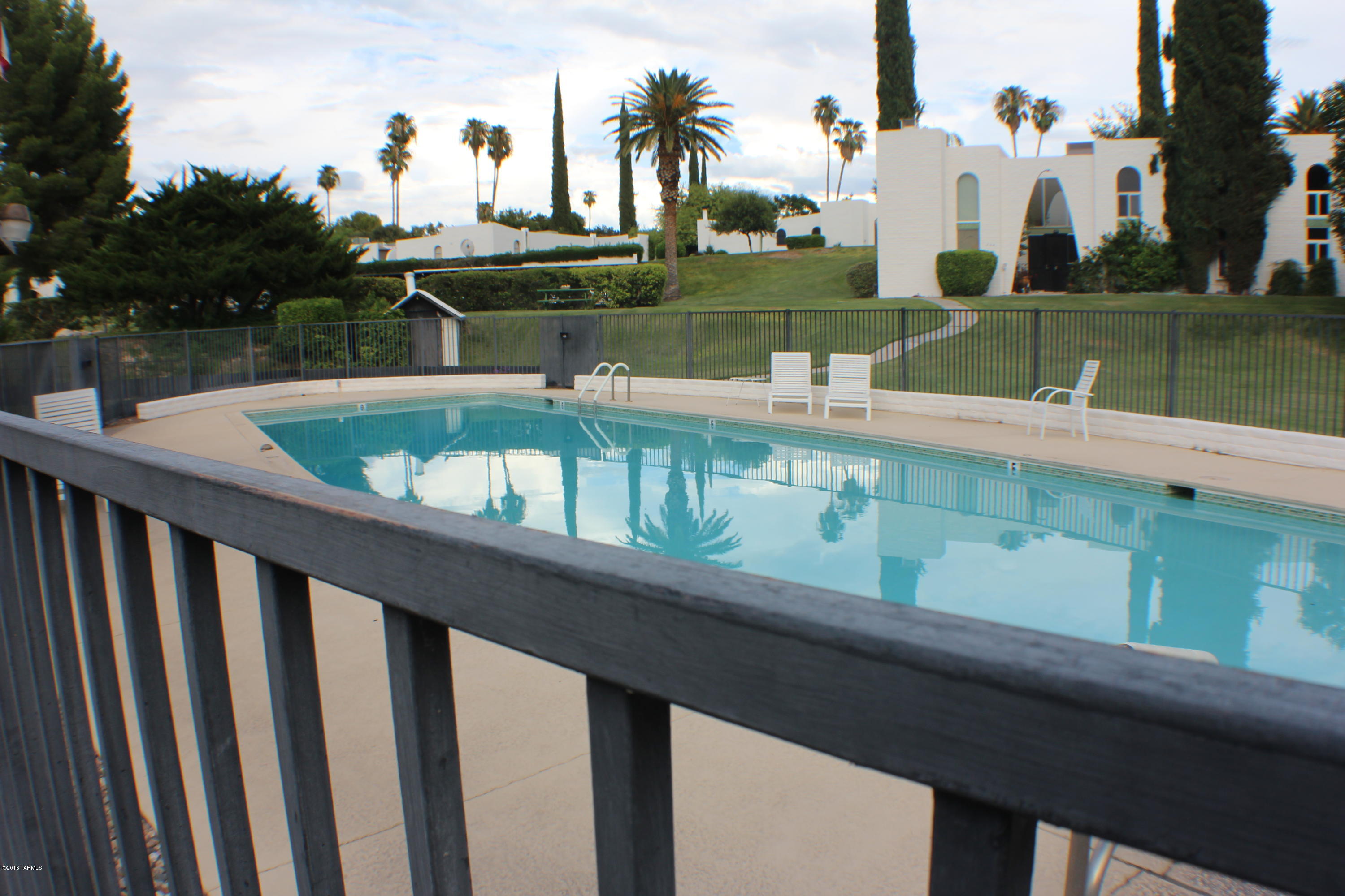 Las Lomitas (1) - Residential